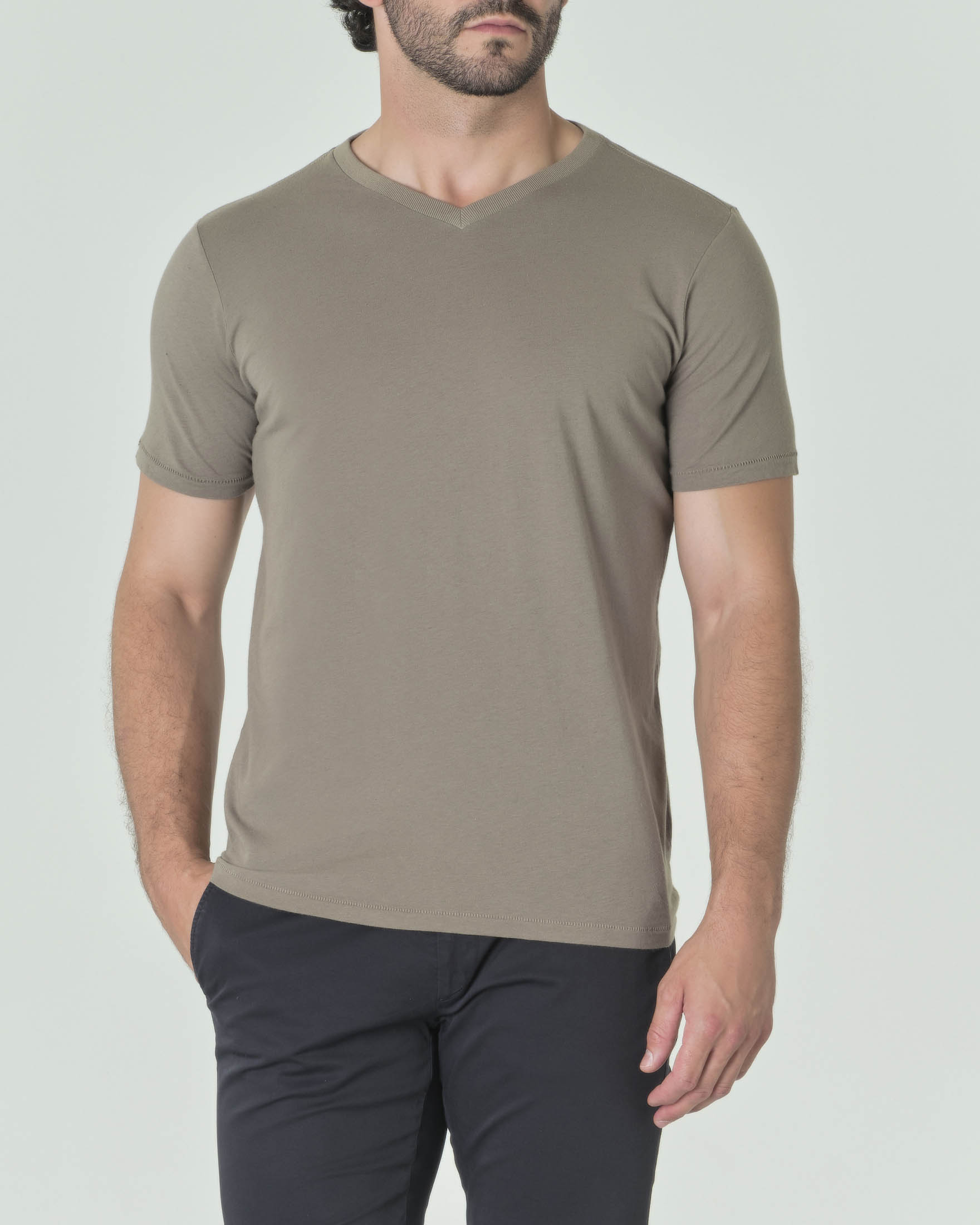 T-shirt verde militare a mezza manica in misto lino e pima cotton con scollo a V