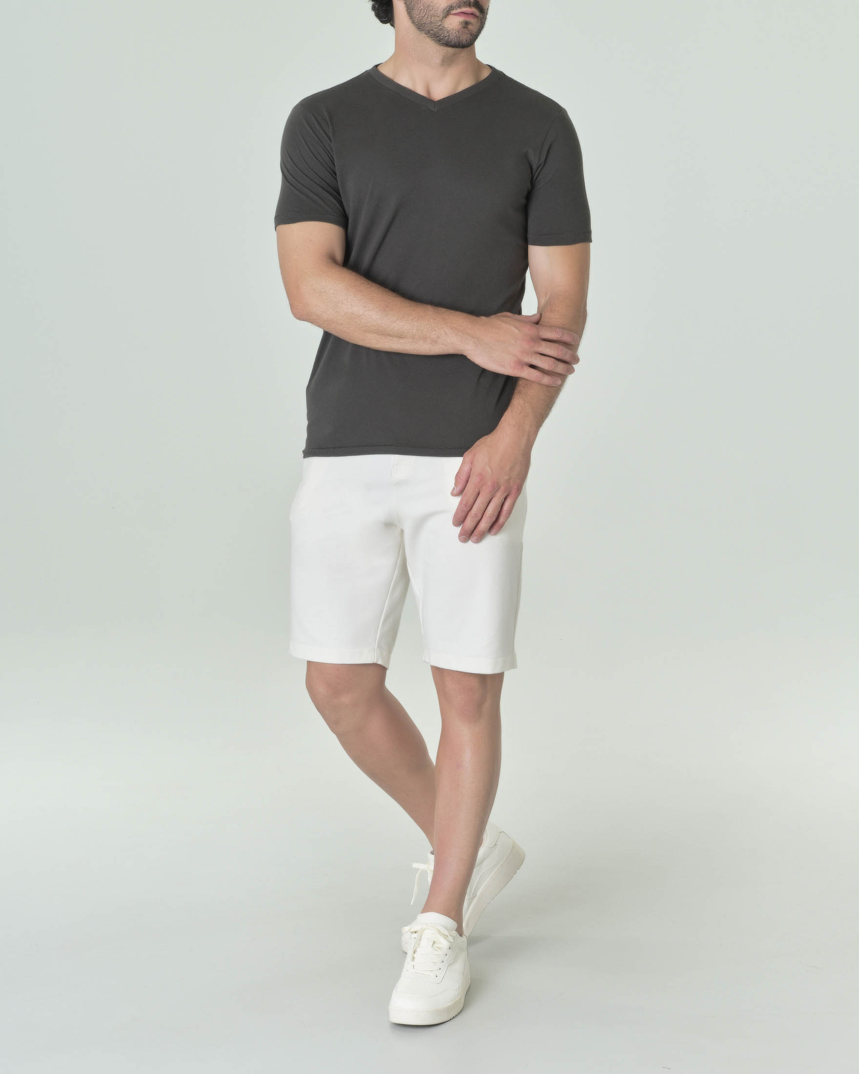 T-shirt color lavagna a mezza manica in misto lino e pima cotton con scollo a V