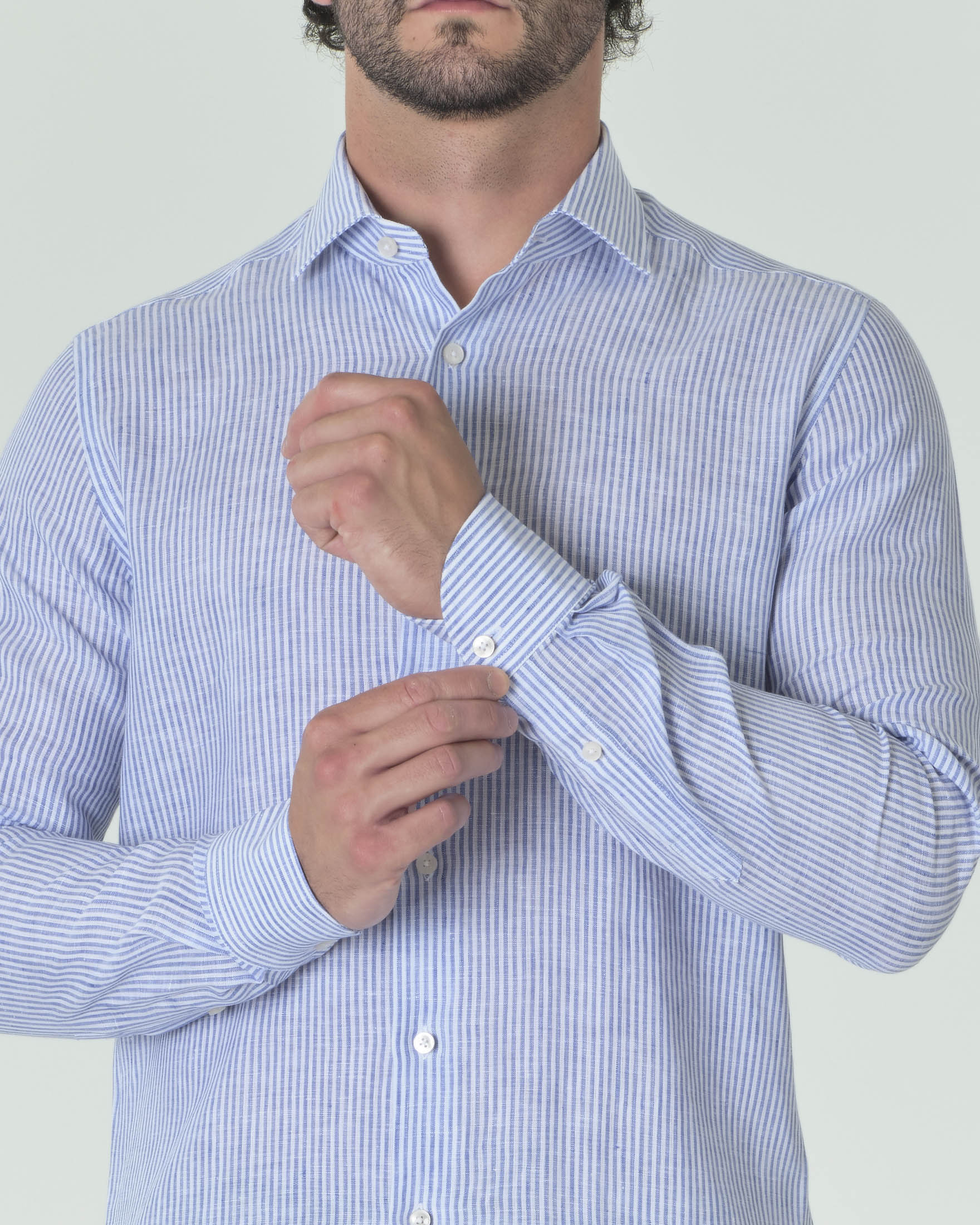 Camicia bastoncino bianca e azzurra in puro lino con colletto alla francese image