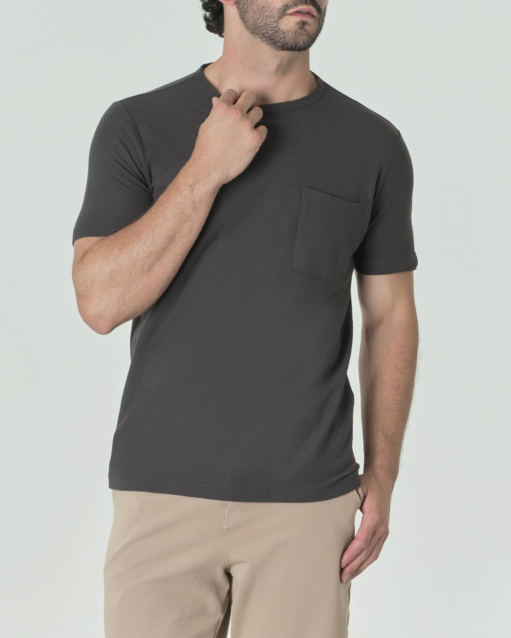 T-shirt color lavagna a mezza manica in misto lino e pima cotton con taschino sul petto