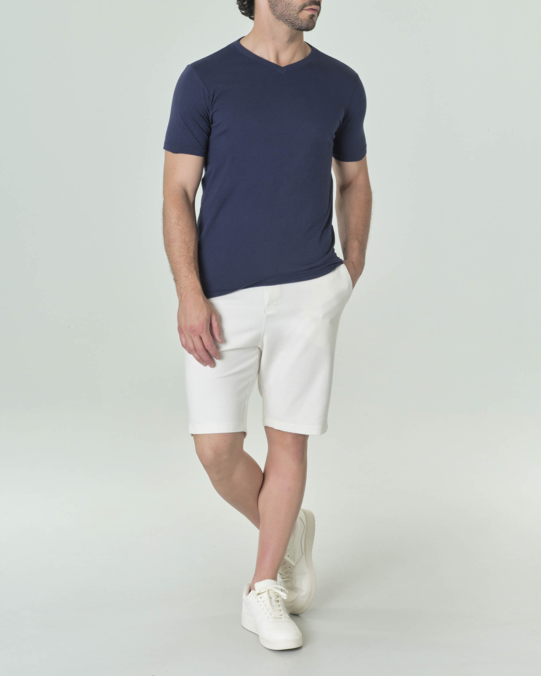 T-shirt blu a mezza manica in misto lino e pima cotton con scollo a V