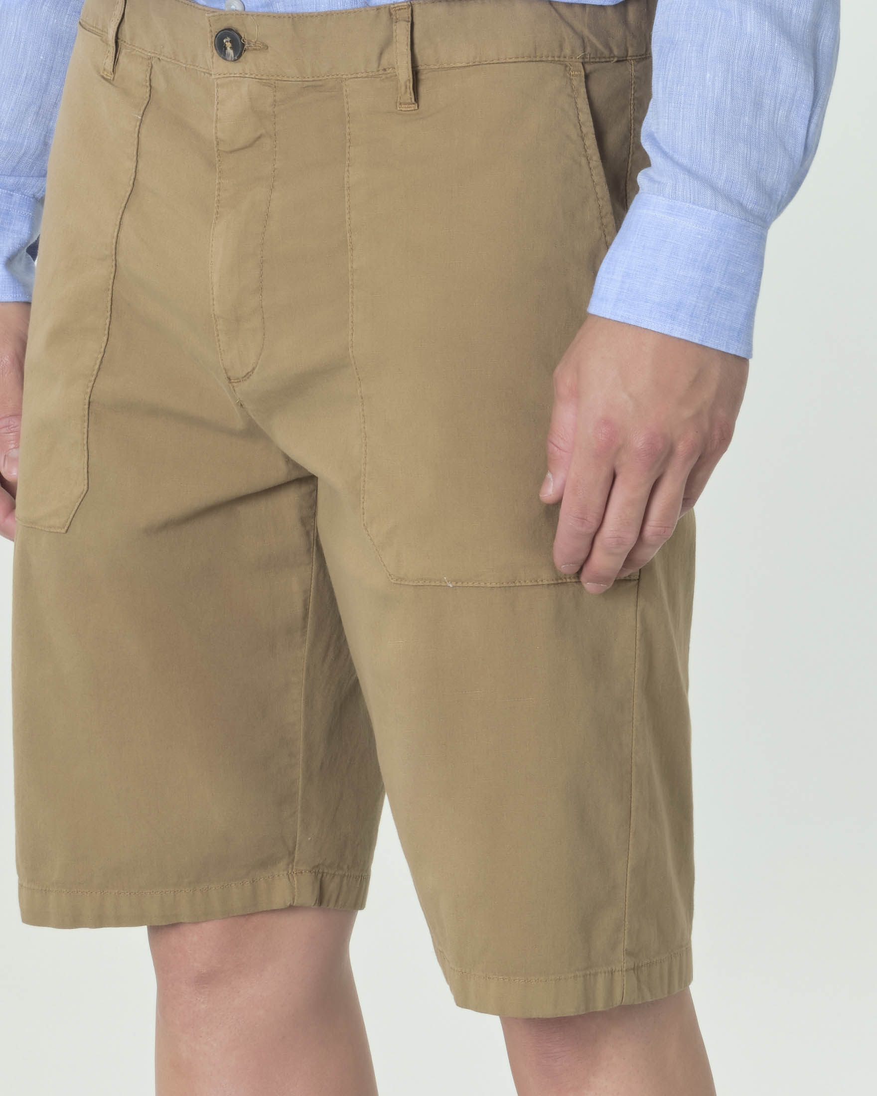 Bermuda fatigue color cammello in cotone e lino stretch image