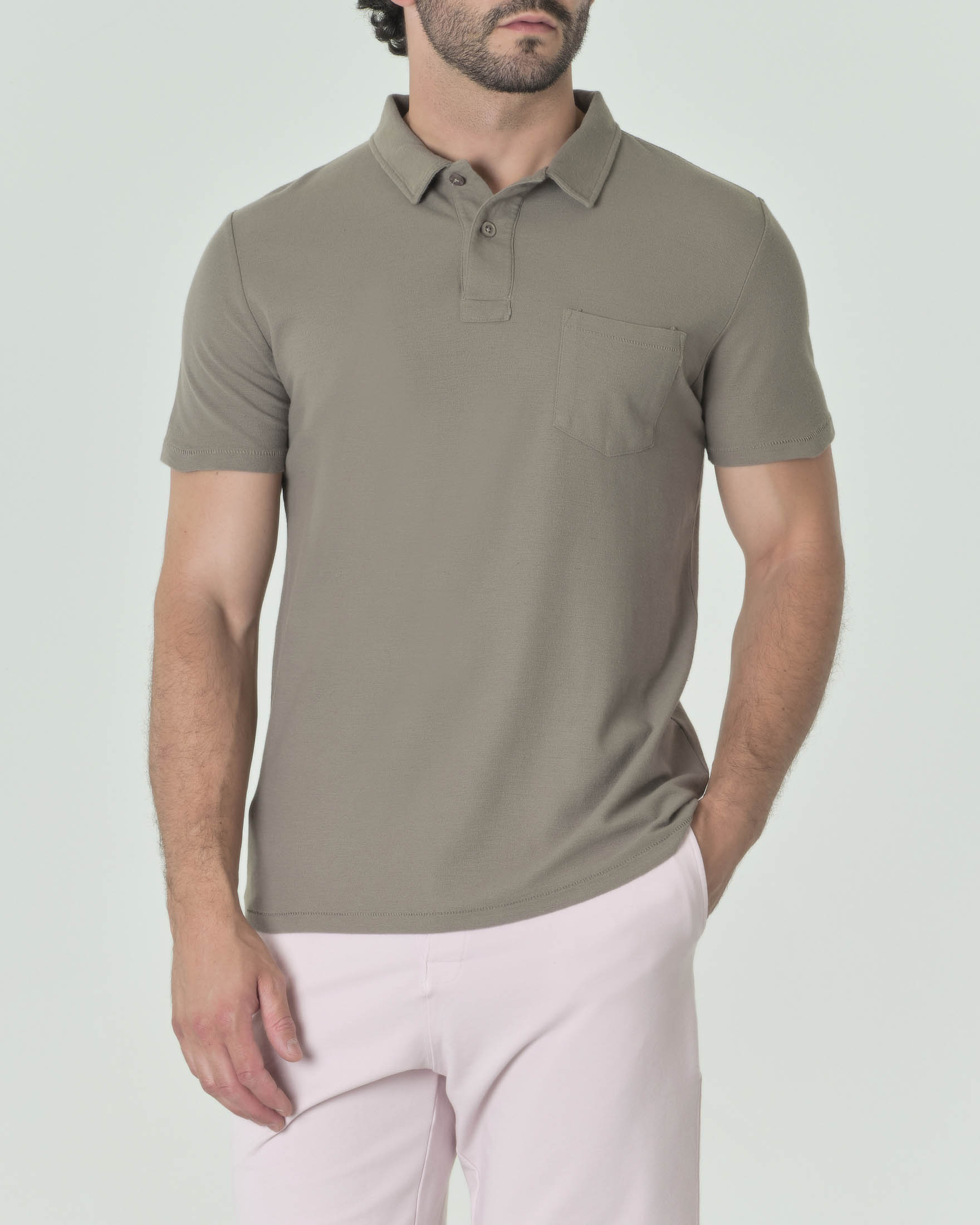 Polo verde militare a mezza manica in misto lino e pima cotton con taschino sul petto