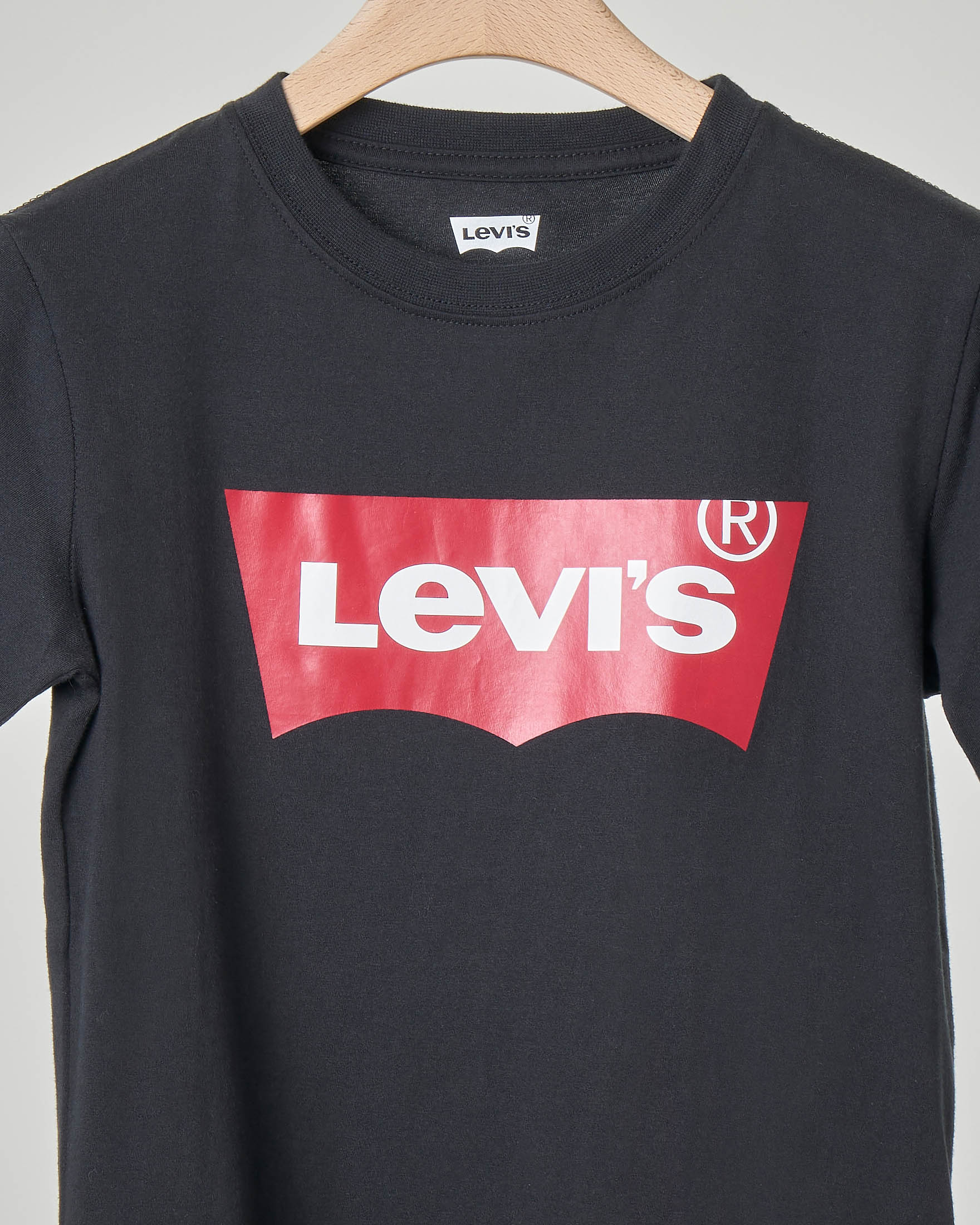 T-shirt Levi's nera mezza manica con logo batwing rosso 