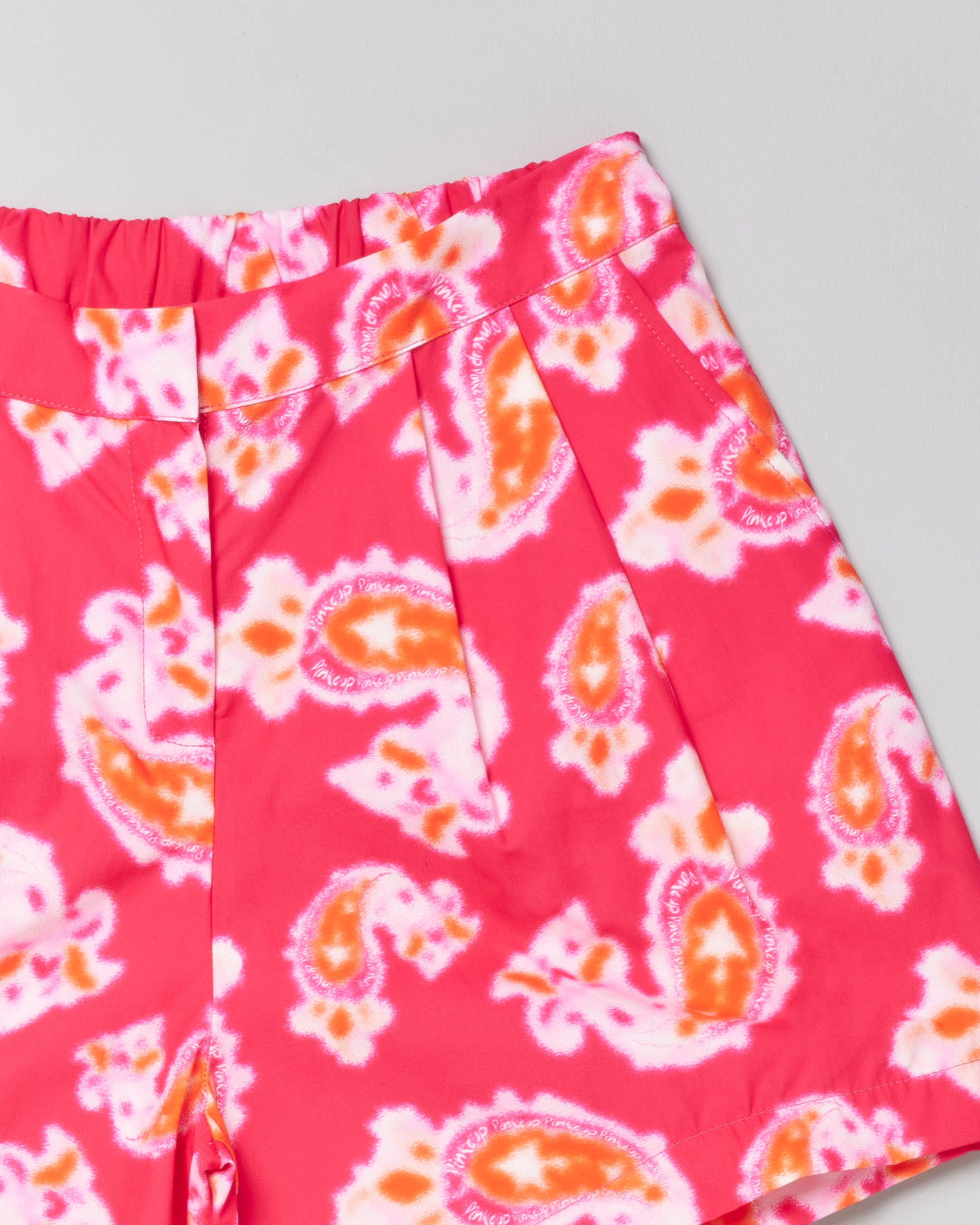 Shorts fucsia in tela di cotone a stampa paisley con pinces S-XL image