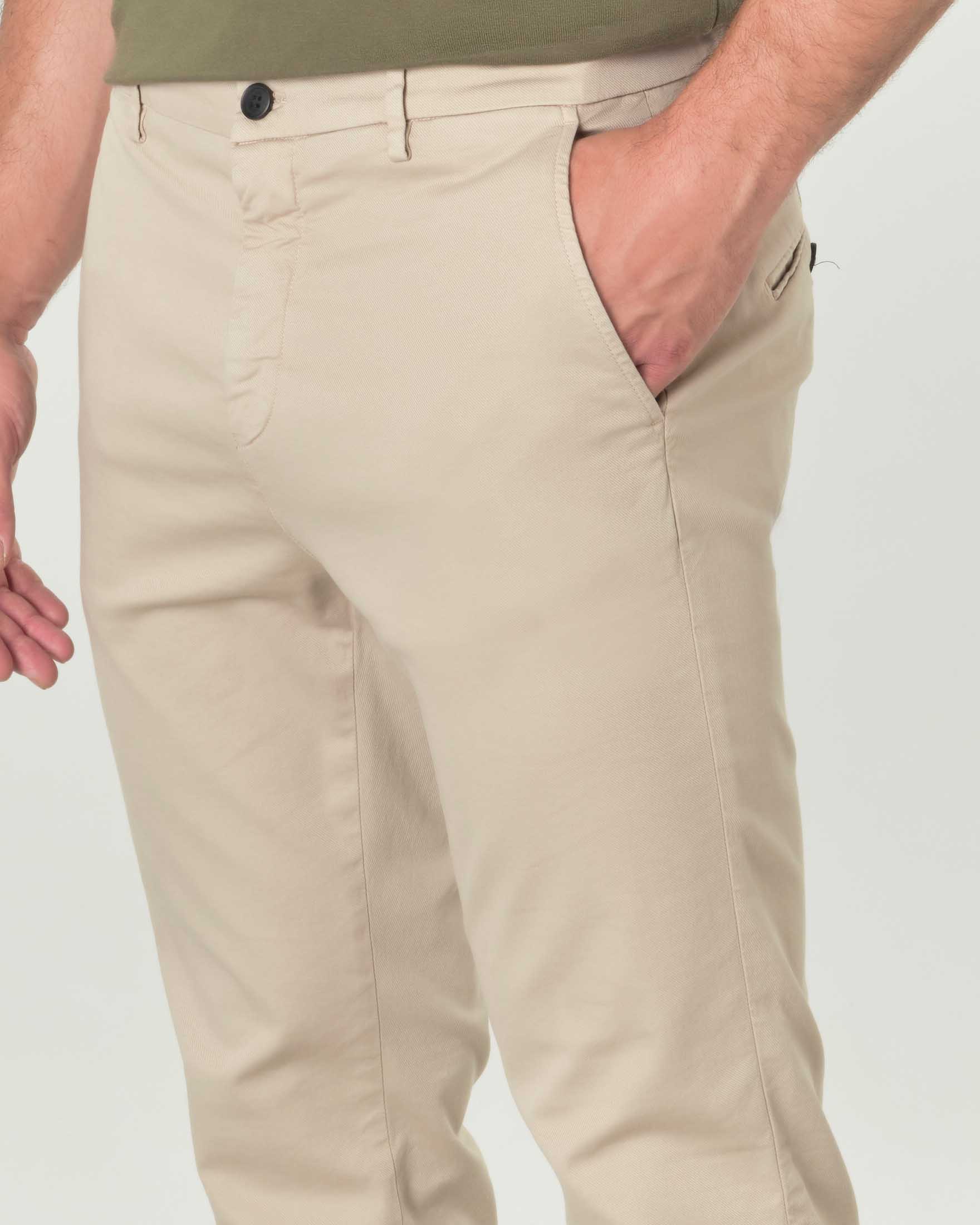 Pantalone chino Osaka beige in tricotina di cotone stretch carrot-fit