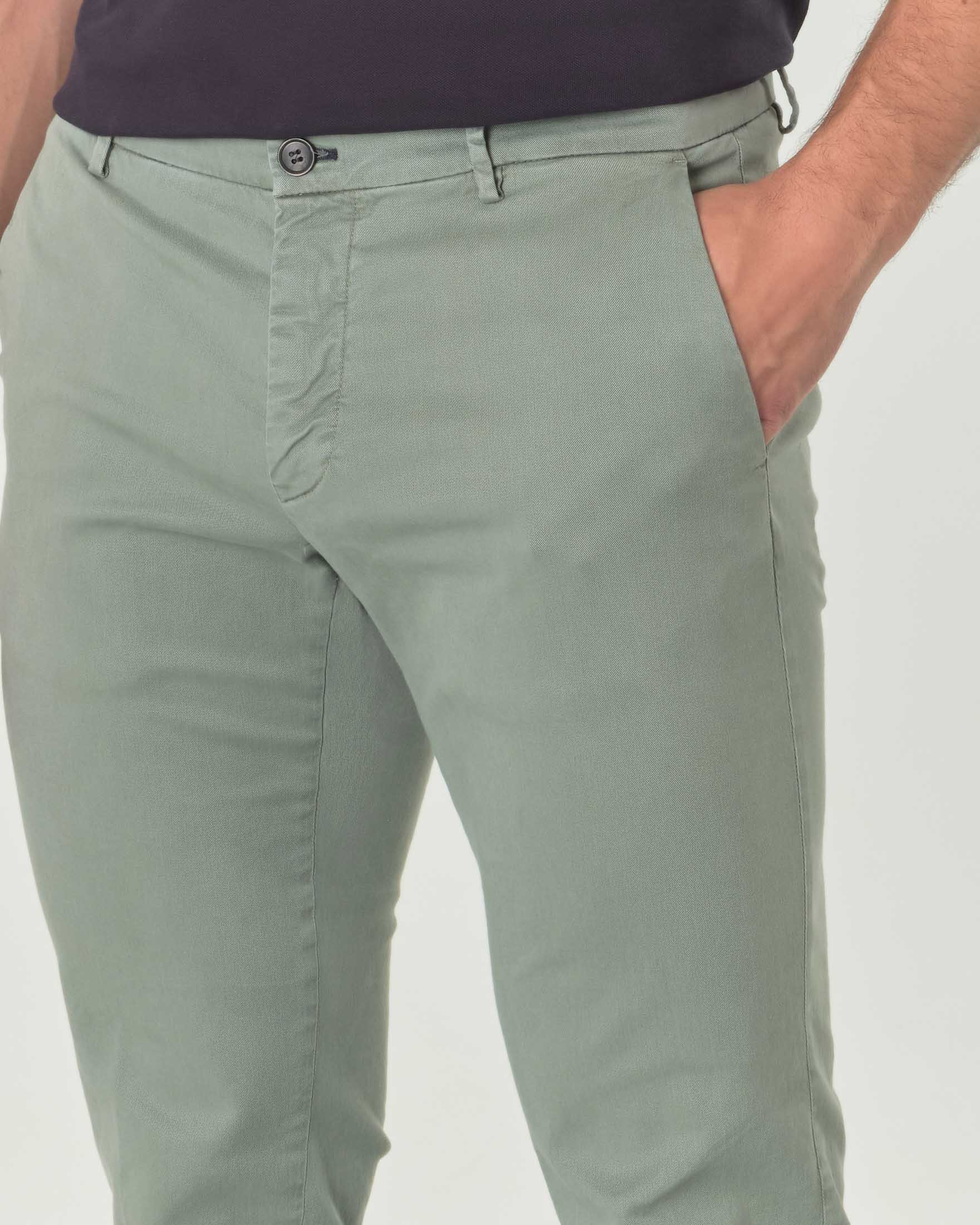 Pantalone chino Levanto color salvia in twill di misto lyocell e cotone stretch