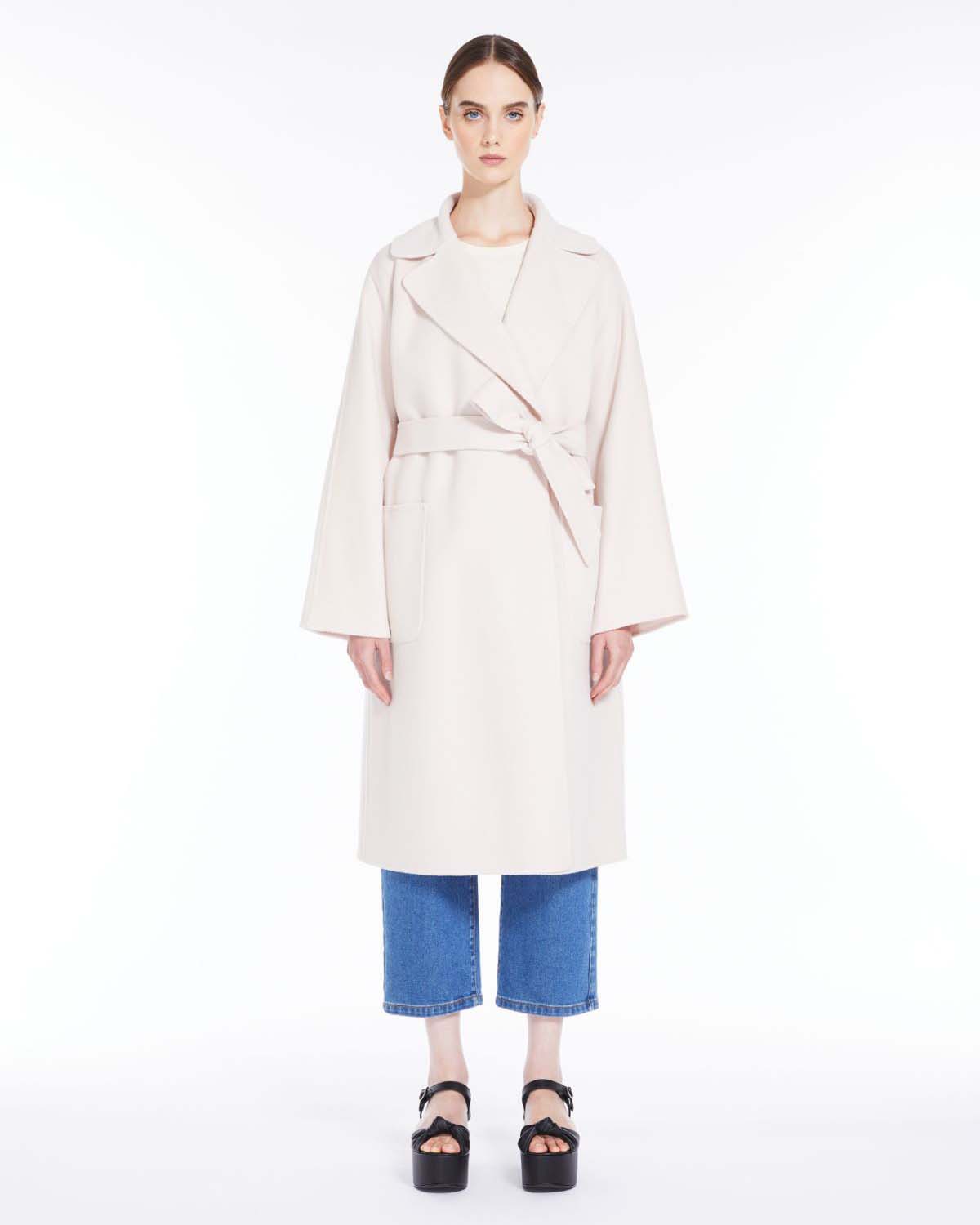 Cappotto color panna a vestaglia in pura lana con rever ampio e cintura in coordinato image