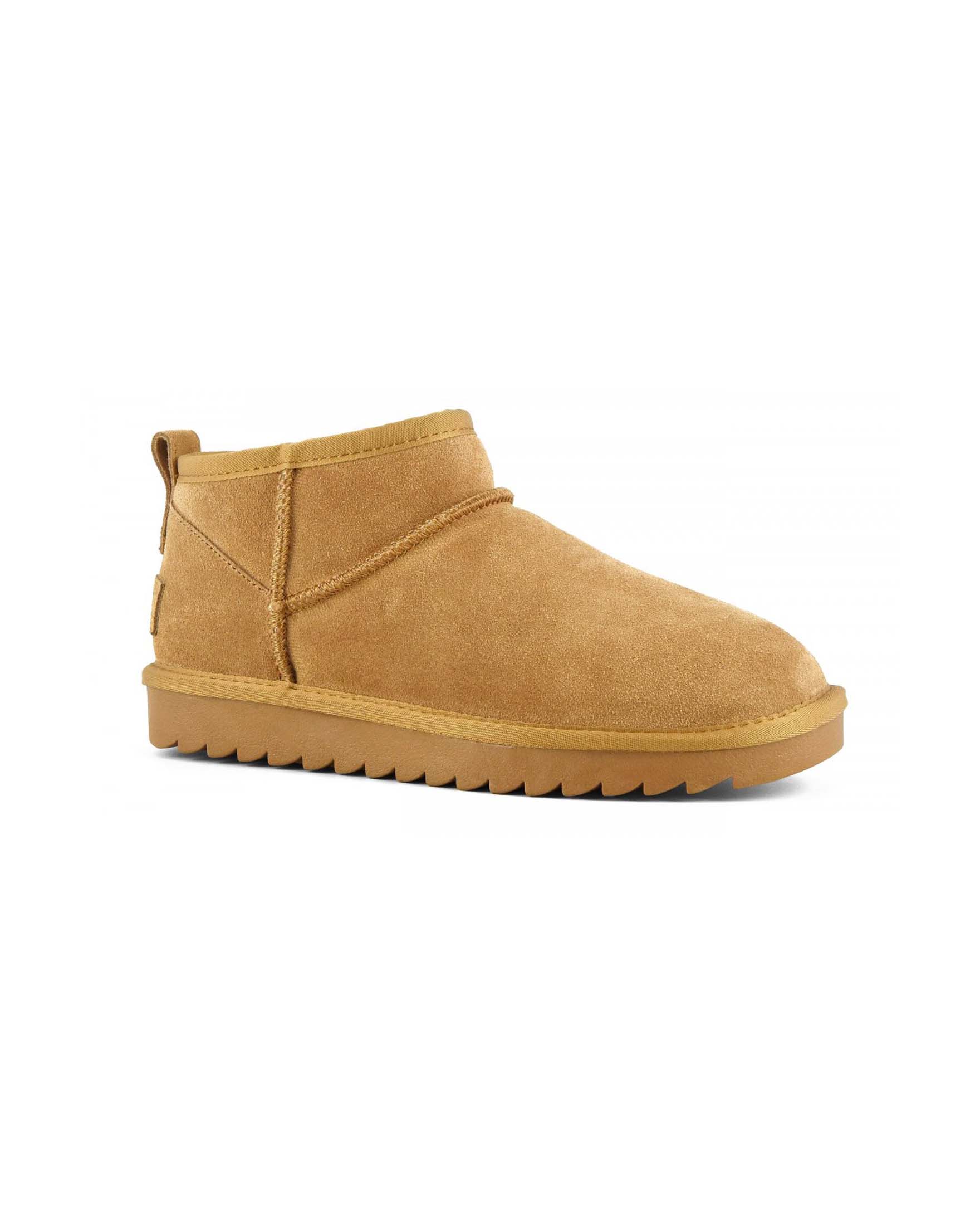 Stivaletto ultra basso color cammello chiaro in pelle scamosciata con fodera interna in pelo di misto lana image