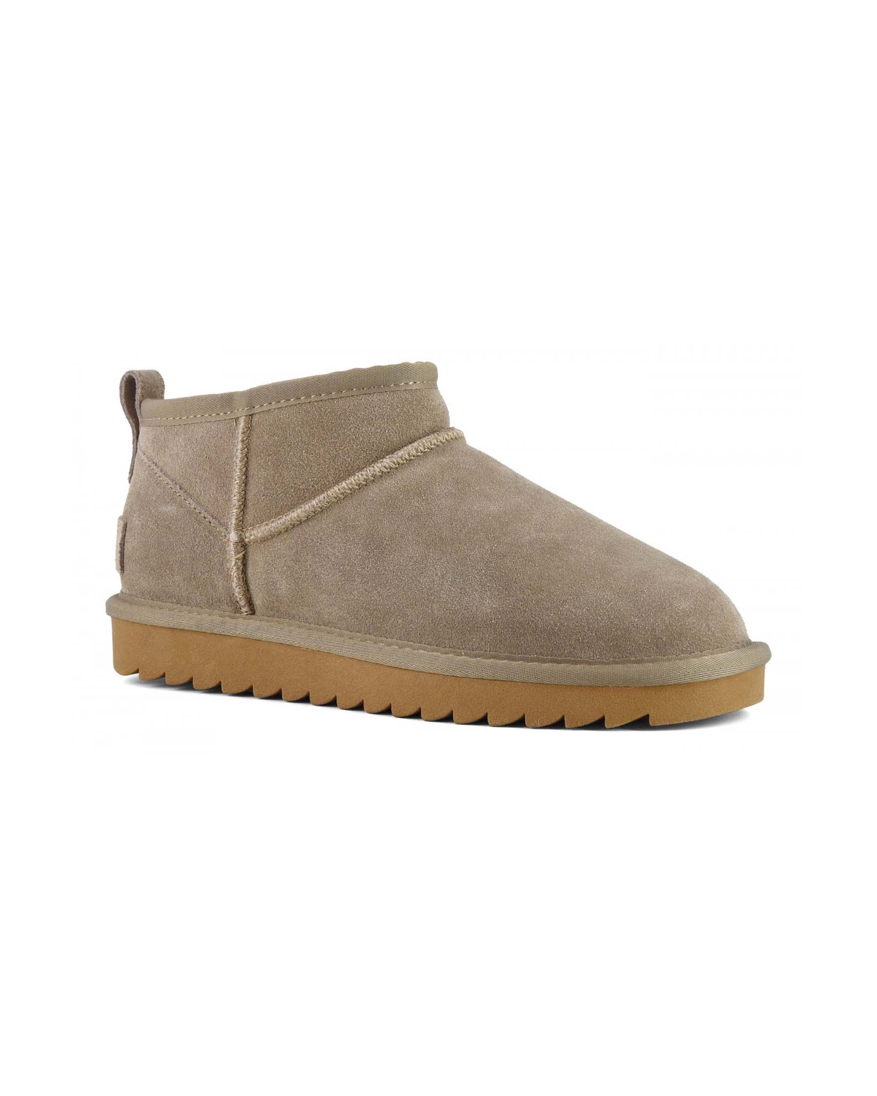 Stivaletto ultra basso color taupe in pelle scamosciata con fodera interna in pelo di misto lana image