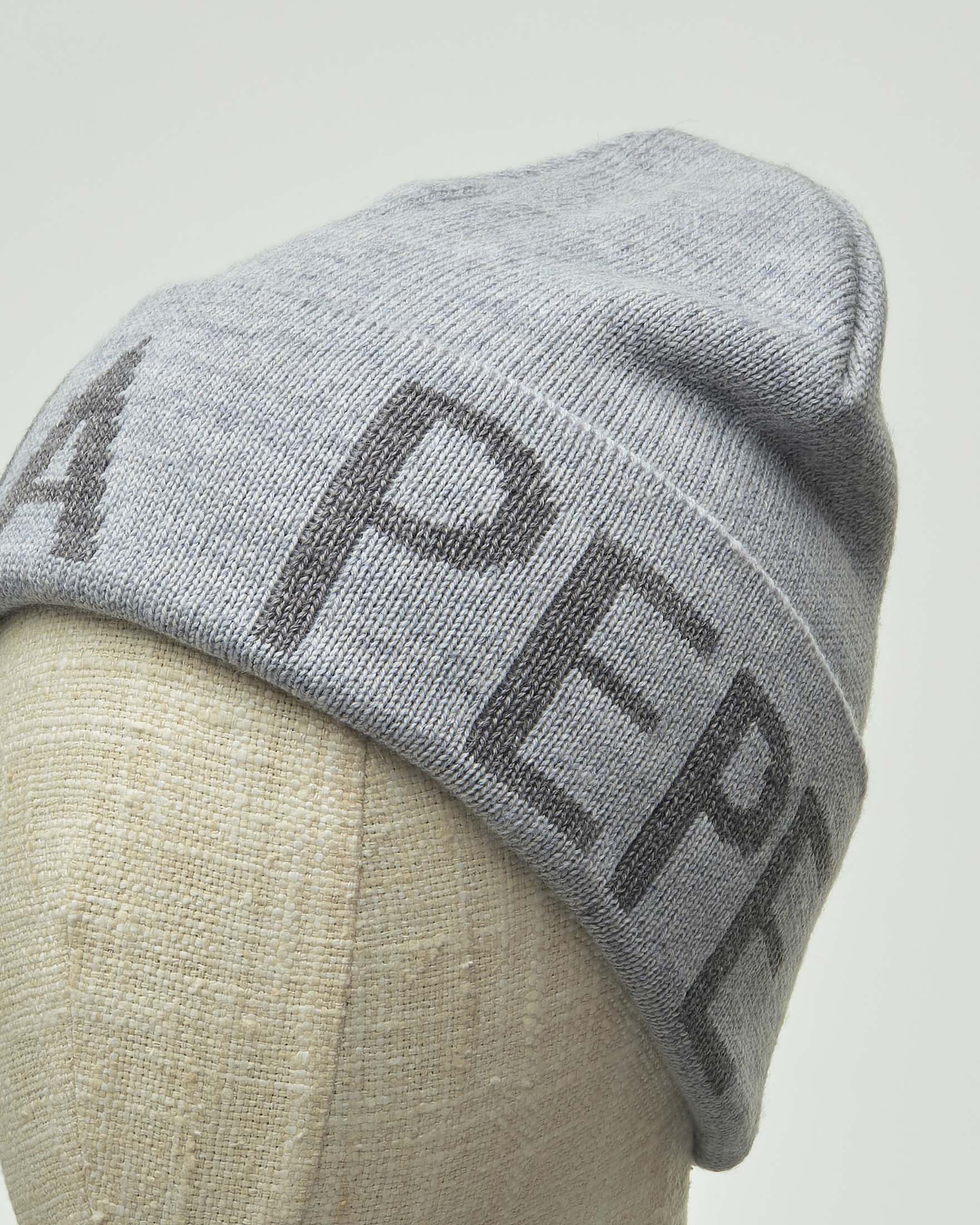 Berretto grigio in misto lana con scritta logo jacquard a contrasto di colore lungo il risvolto image