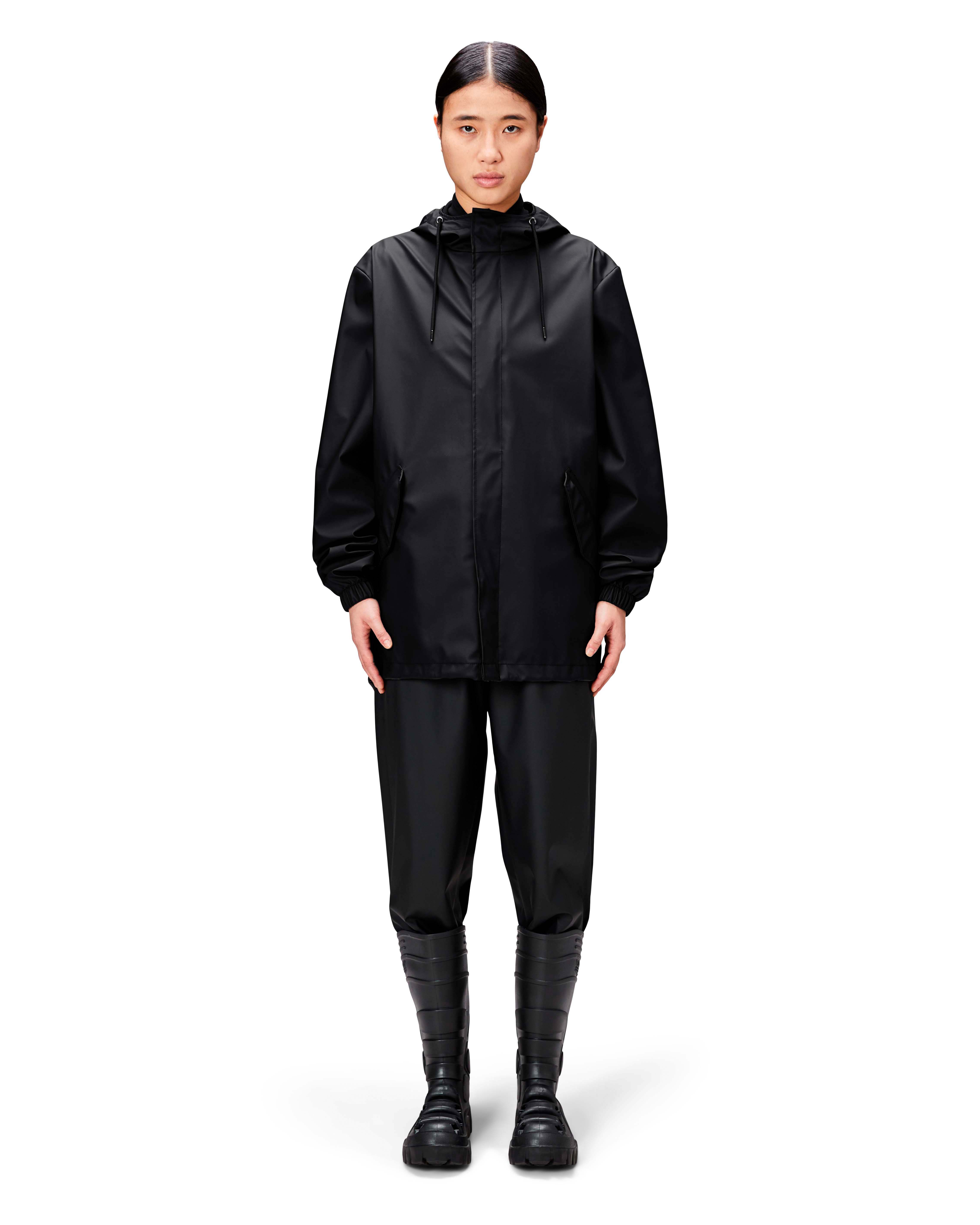 Fishtail Jacket nera con cappuccio e tasche laterali con patta