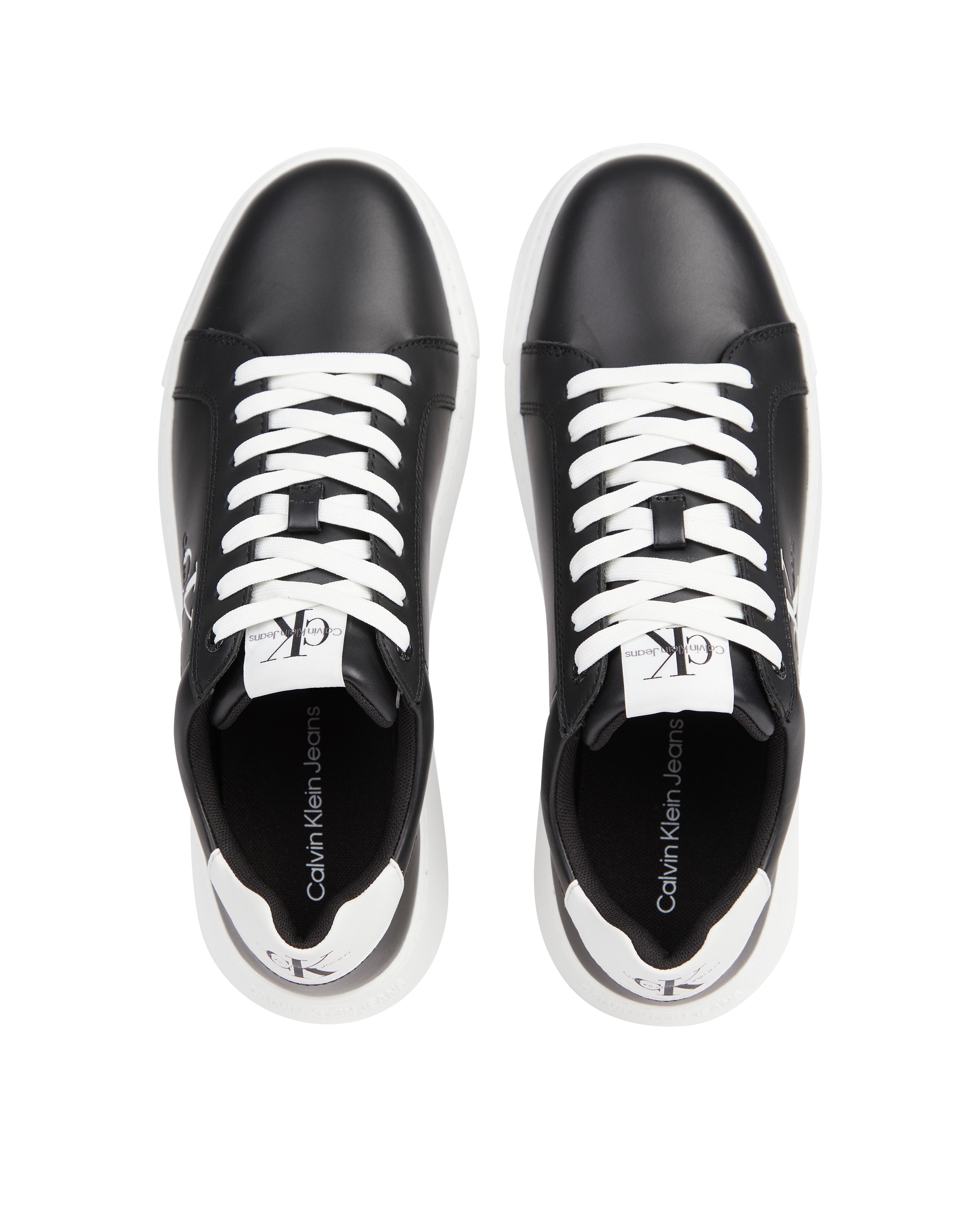 Jeans e 2025 sneakers nere