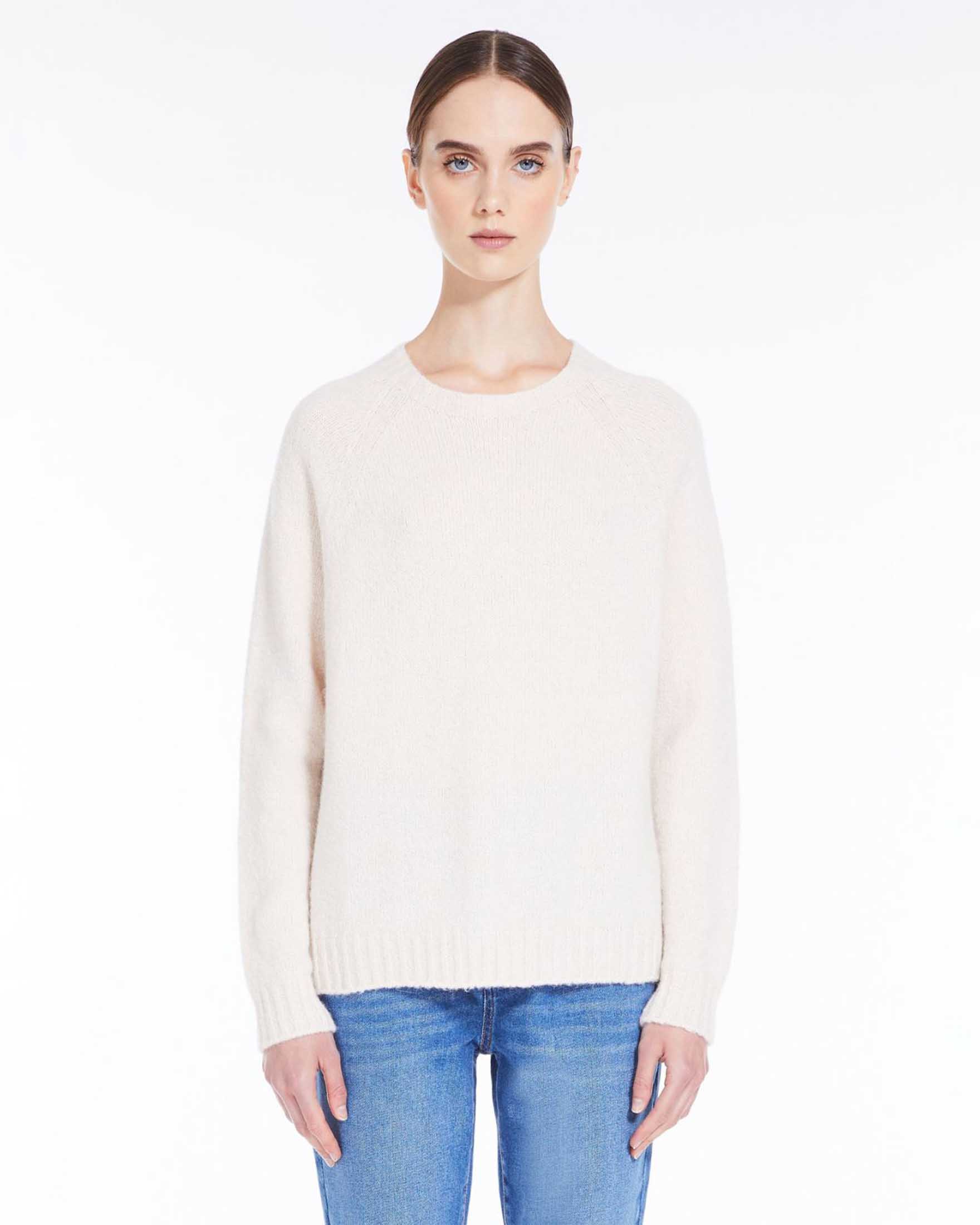 Maglia color panna in alpaca e cotone con scollo tondo