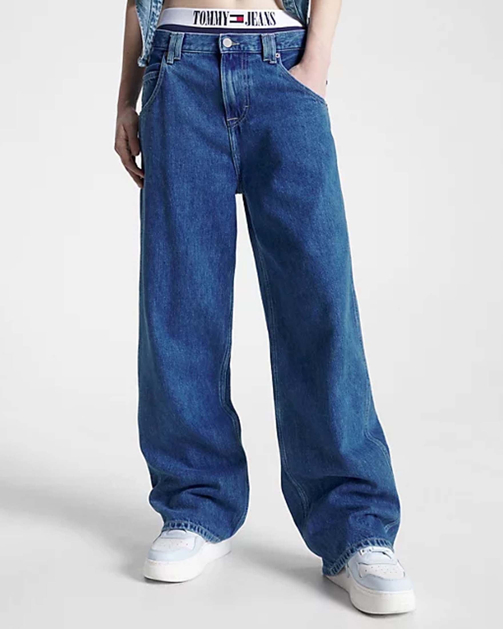 Jeans baggy ampi a vita bassa in puro cotone lavaggio medio stone washed  con salpa logata