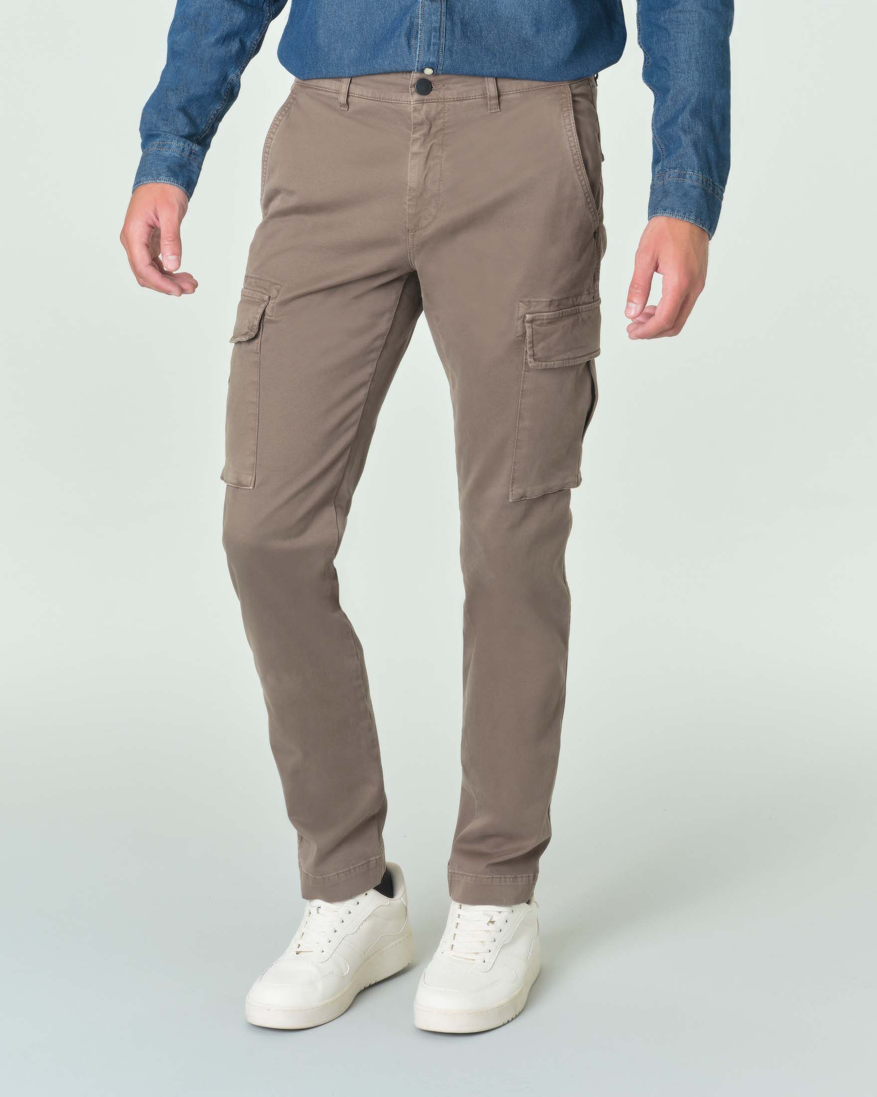 Pantalone cargo color fango in gabardina di cotone stretch