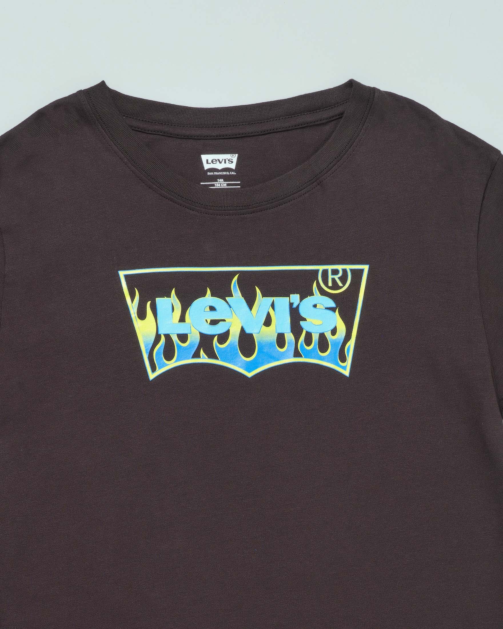 T-shirt nera mezza manica con stampa logo batwing infiammata 10-16 anni image