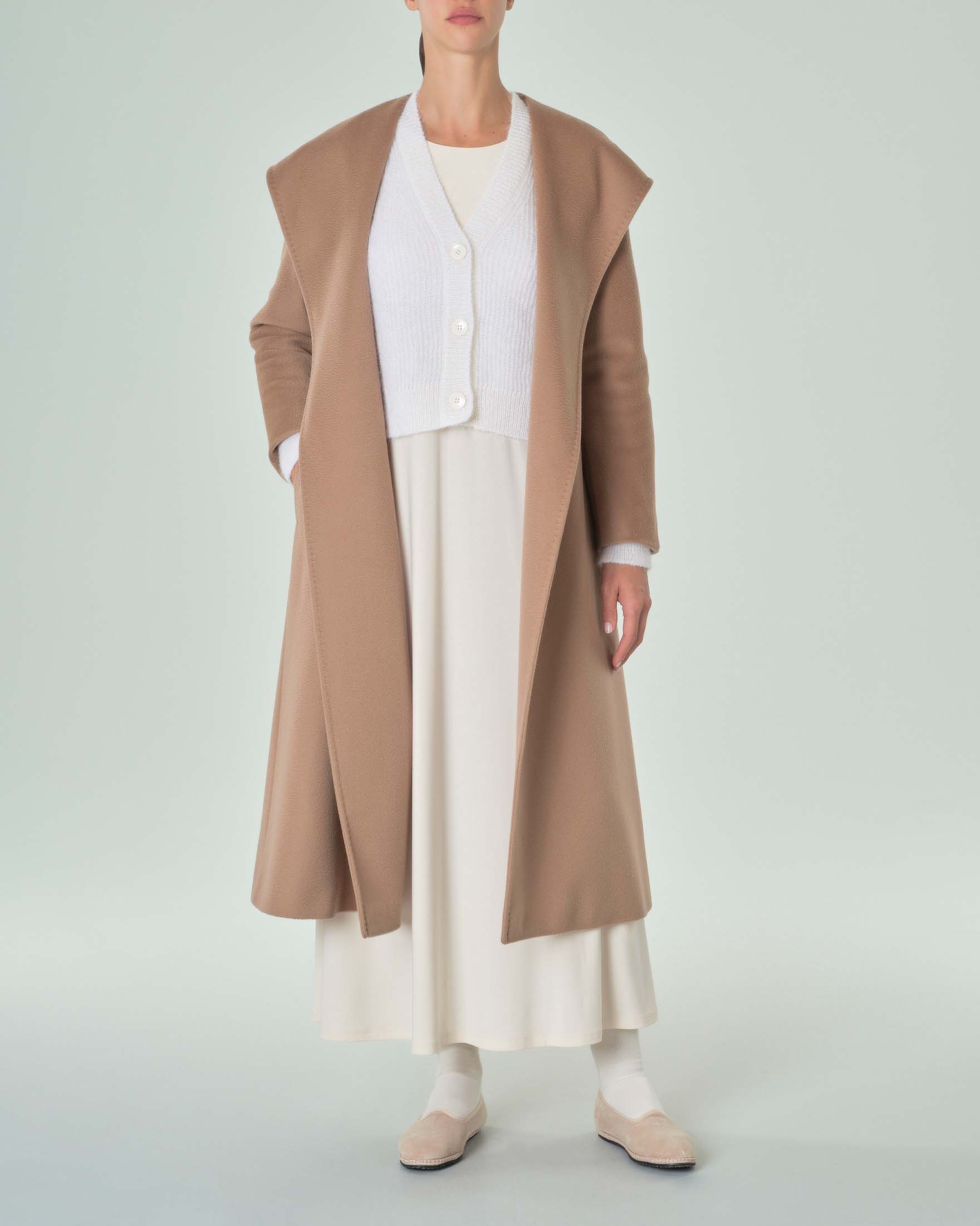 Cappotto color cammello in pura lana vergine con collo sciallato e cappuccio image