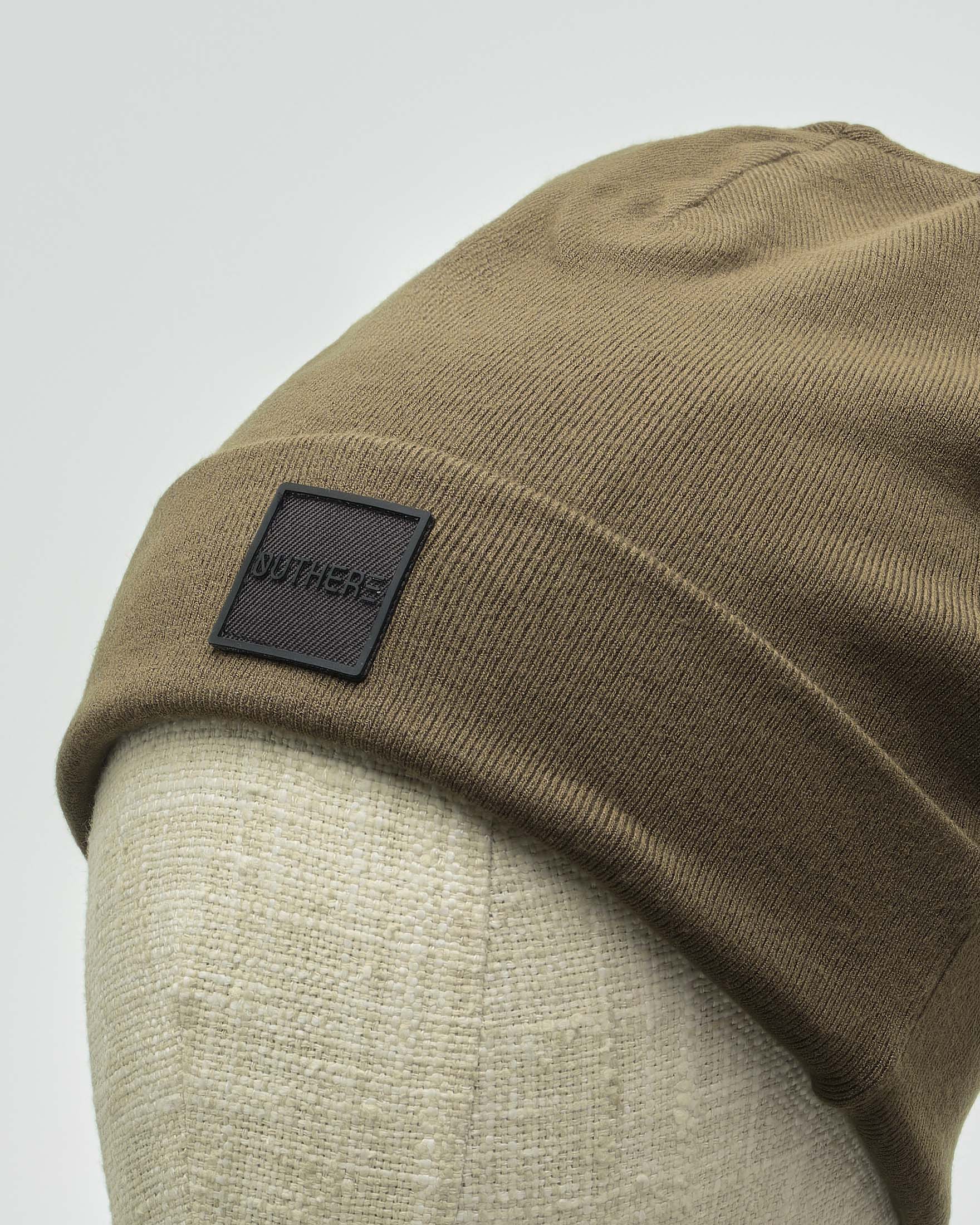 Berretto color fango in misto viscosa con risvolto e patch porta logo image