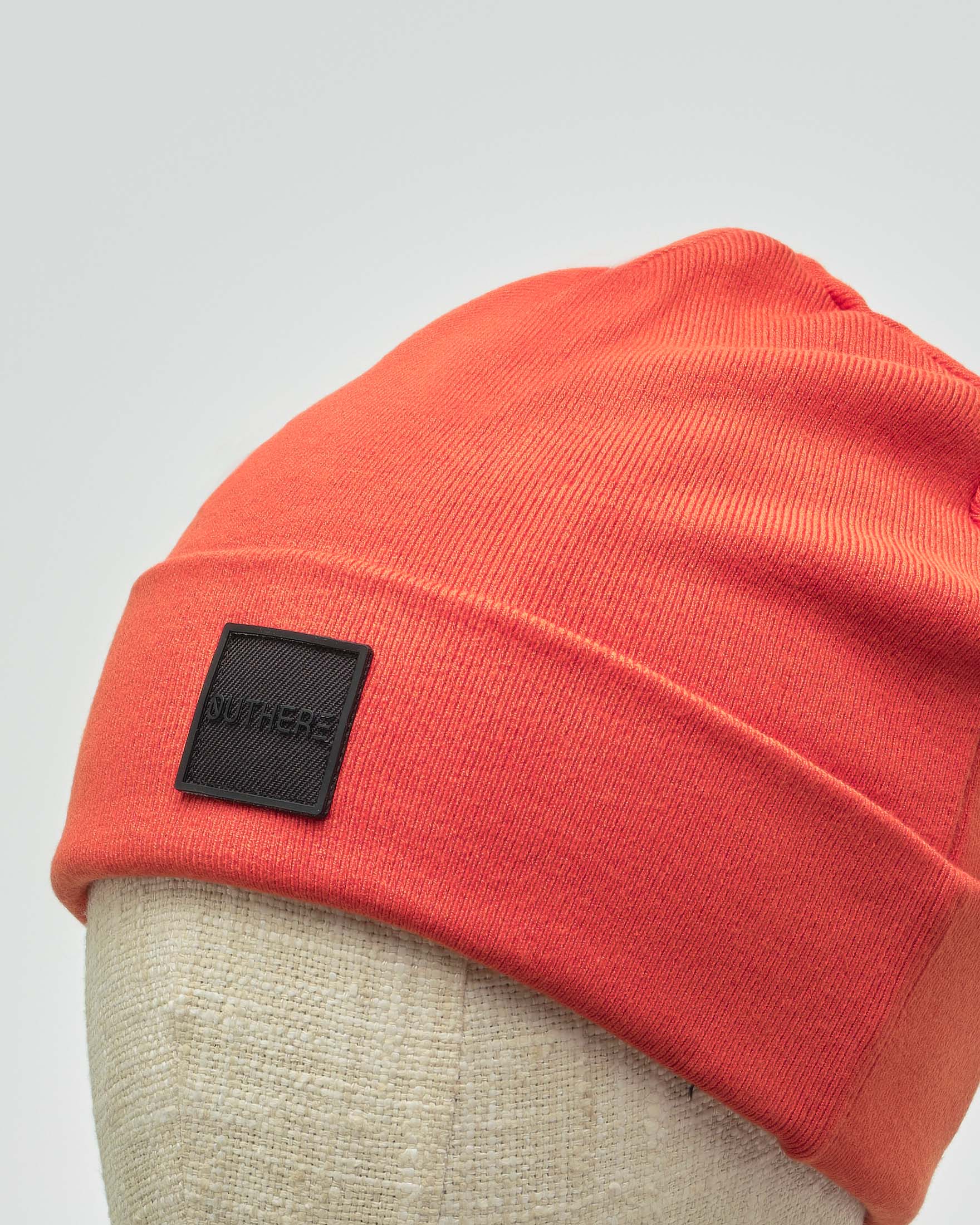 Berretto arancione in misto viscosa con risvolto e patch porta logo image