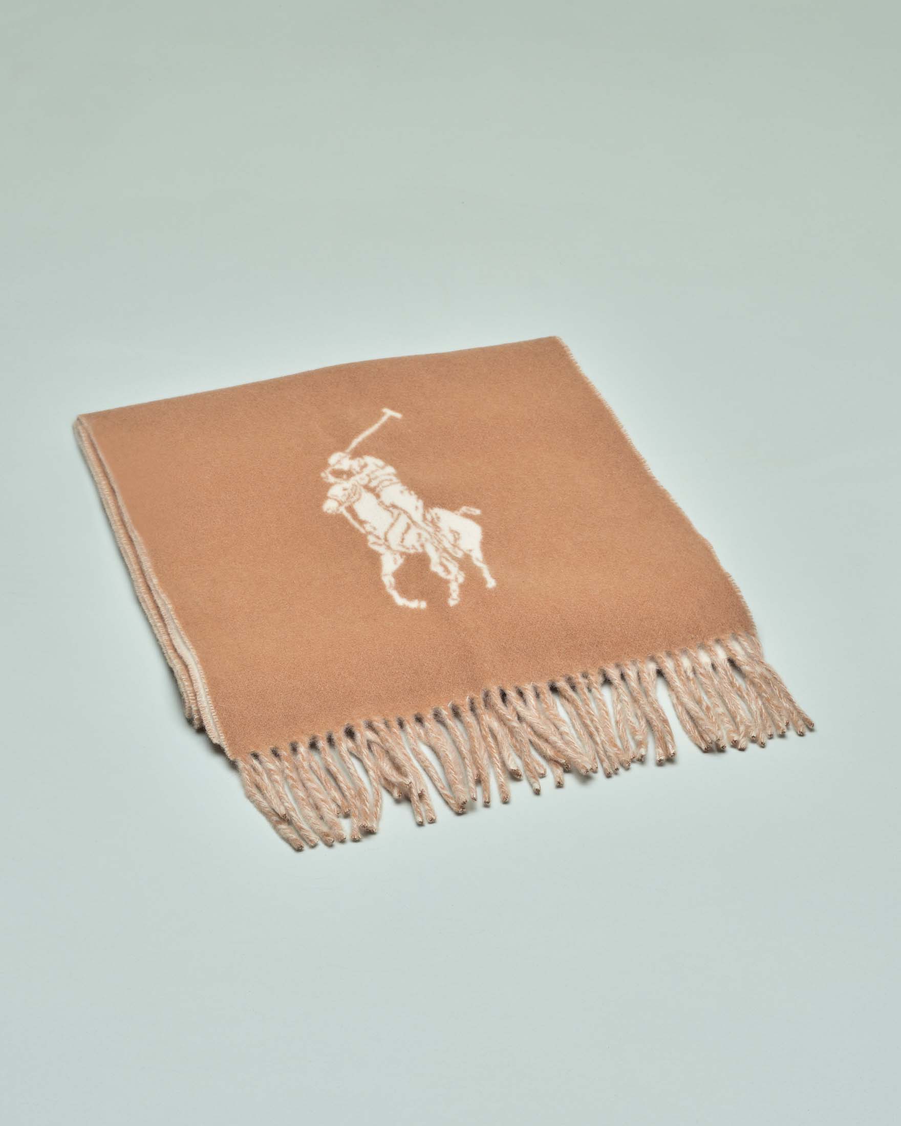 Sciarpa cammello e avorio con frange applicate e maxi logo sul davanti