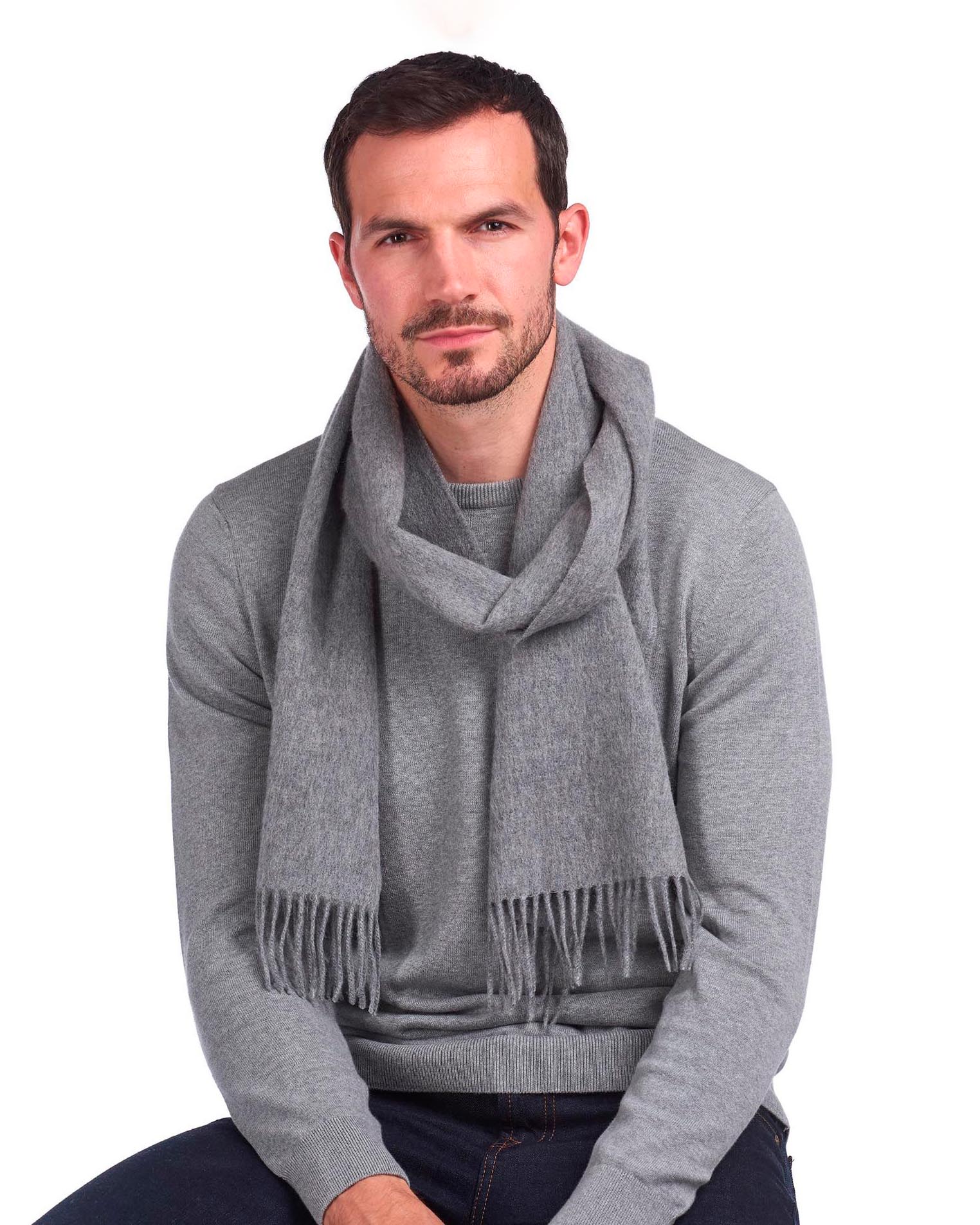 Sciarpa Barbour grigia in pura lana con frange image