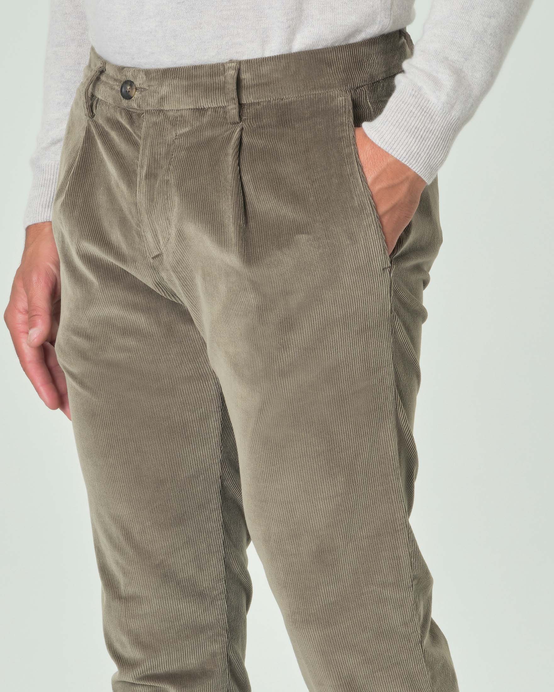 Pantaloni chino fango in velluto di misto cotone e modal stretch