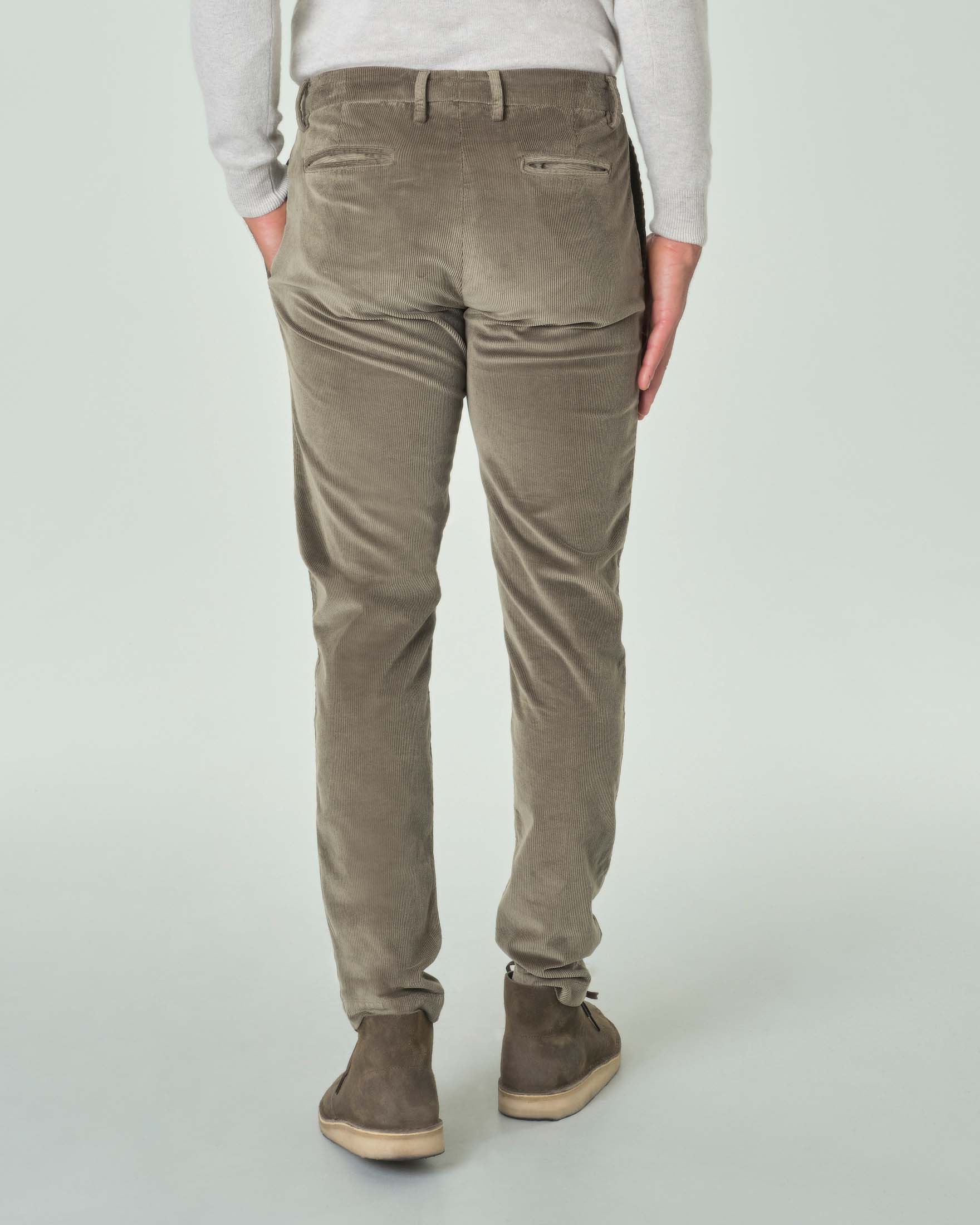 Pantaloni chino fango in velluto di misto cotone e modal stretch