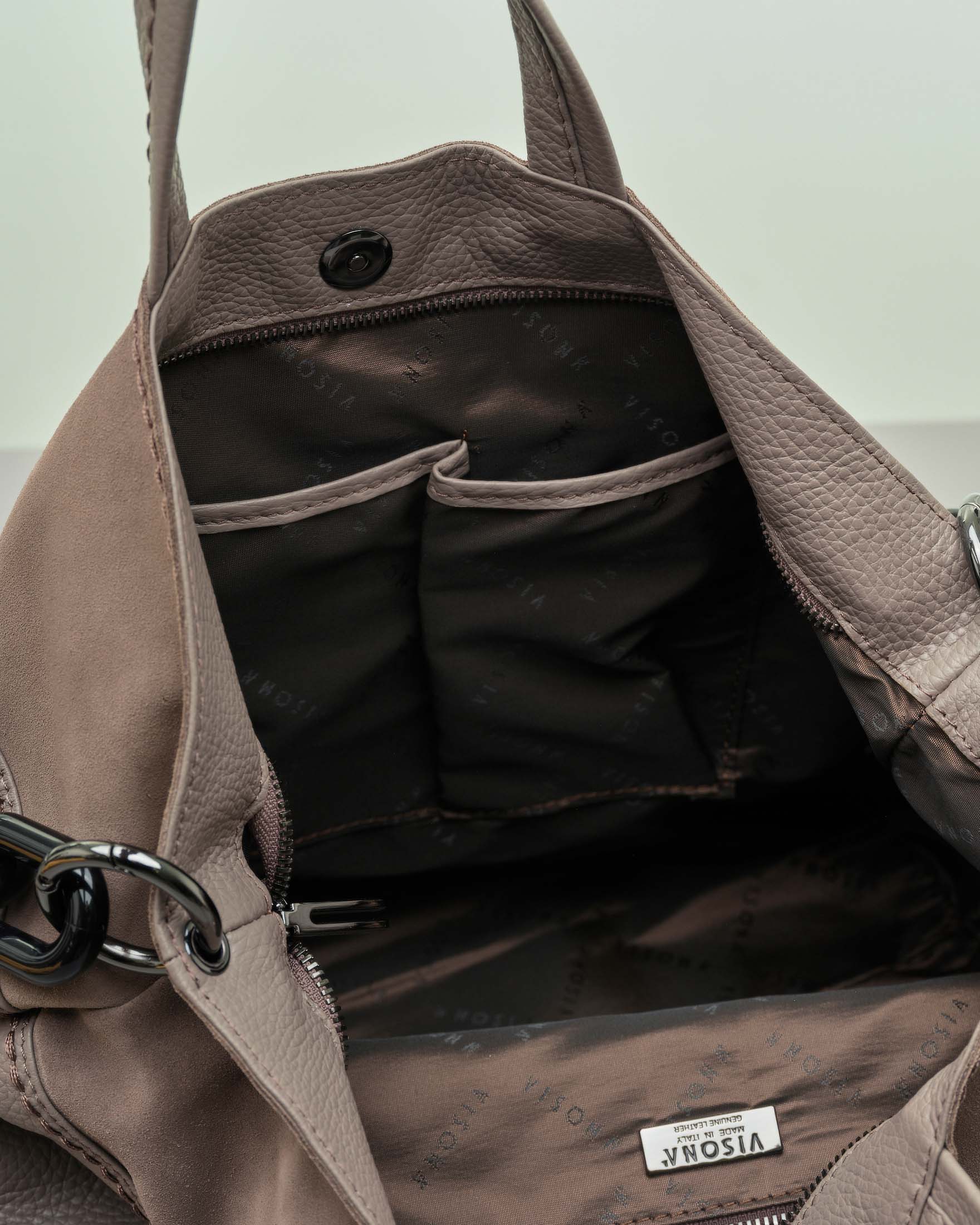 Borsa a mano grande color taupe in pelle martellata e suede con tracolla a catena