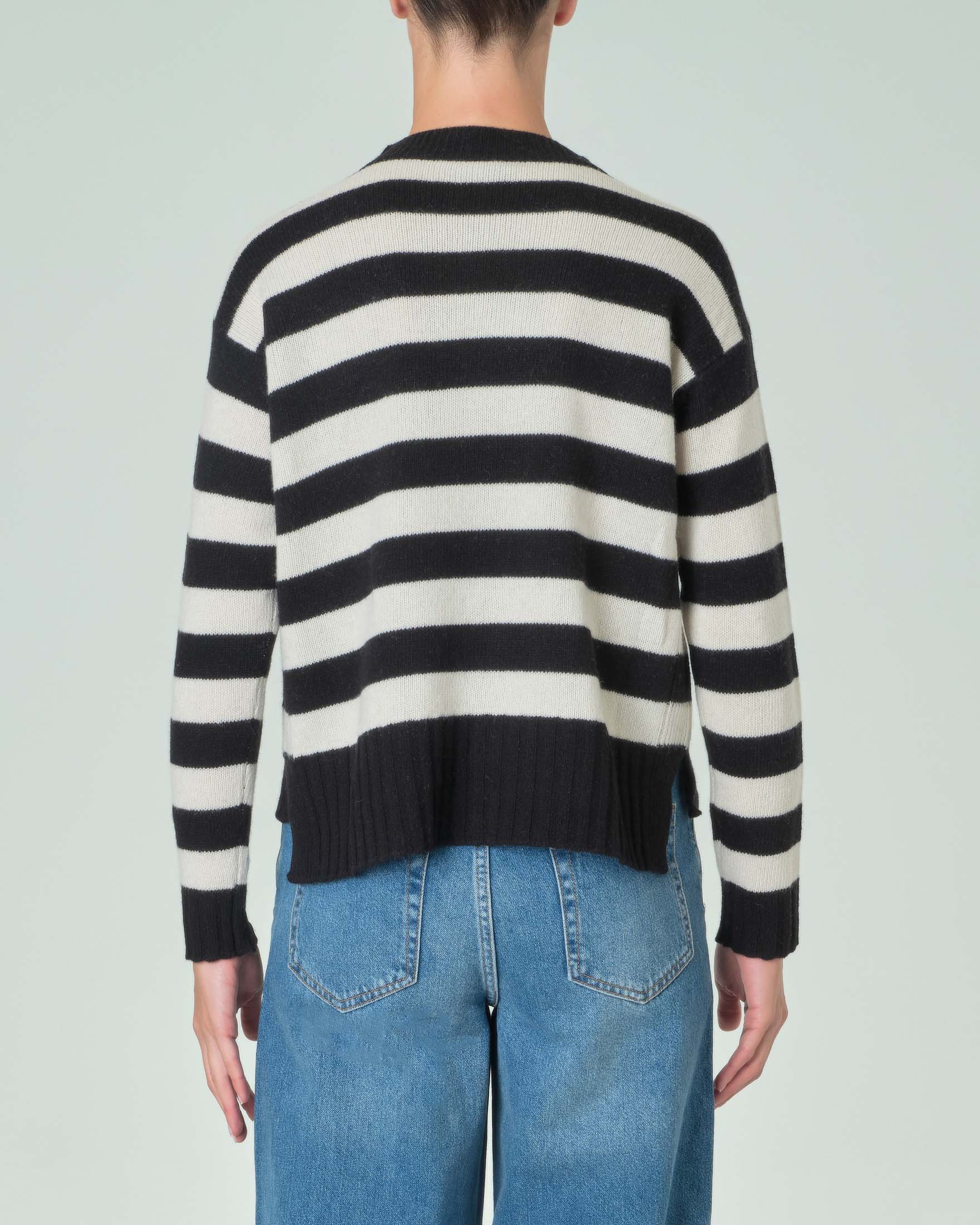 Maglia in misto lana bianca a righe nere con motivo a trecce verticale