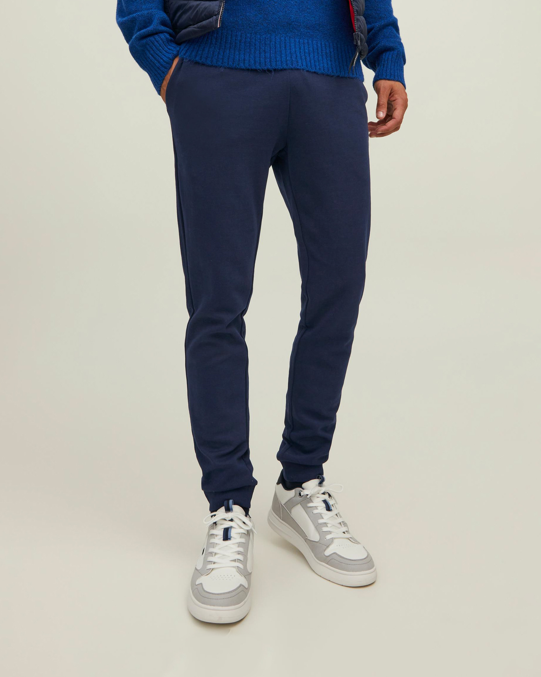 Pantalone blu scarpe nere uomo best sale