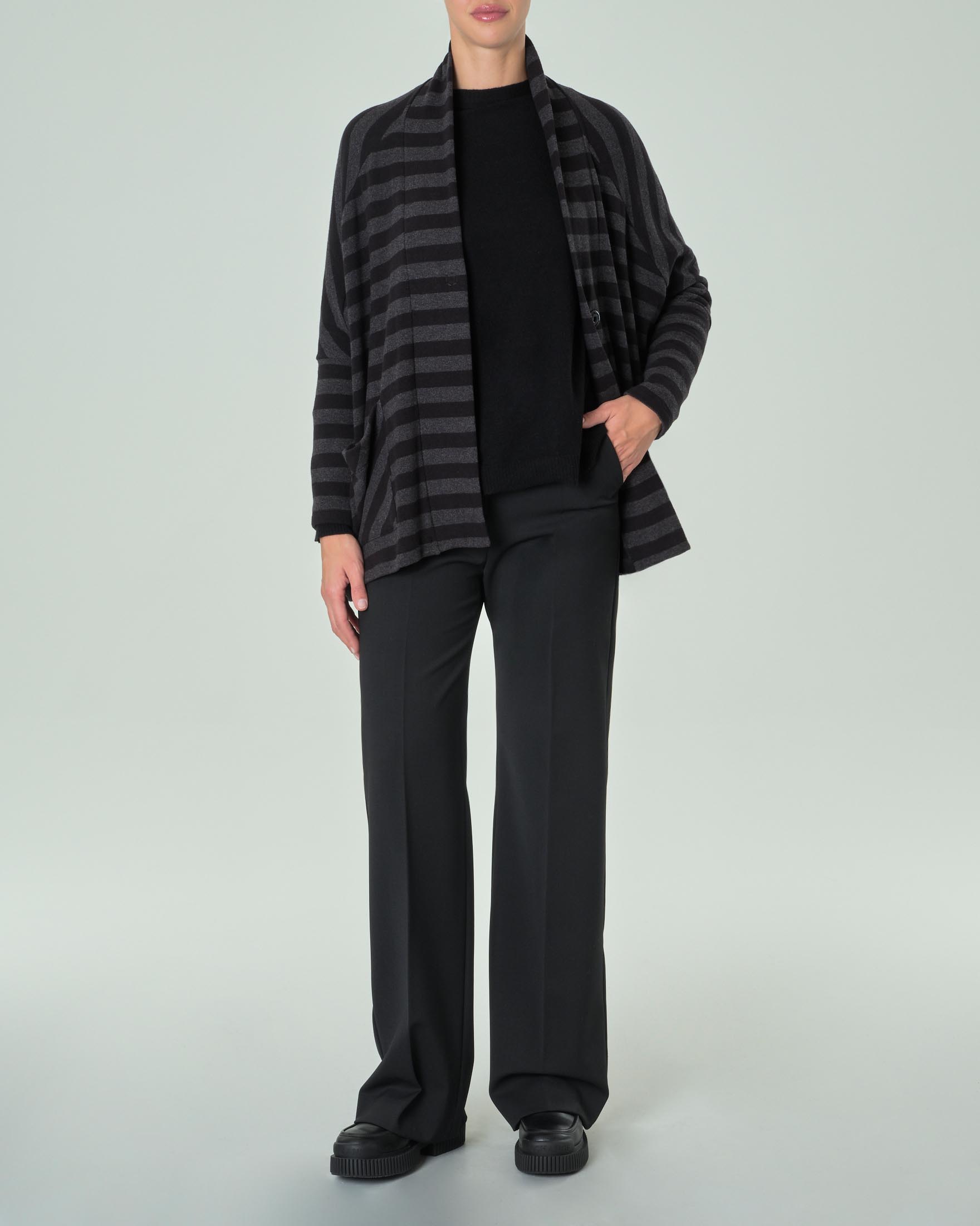 Cardigan nero a righe grigie in misto cotone stretch dalla linea ampia al fondo image