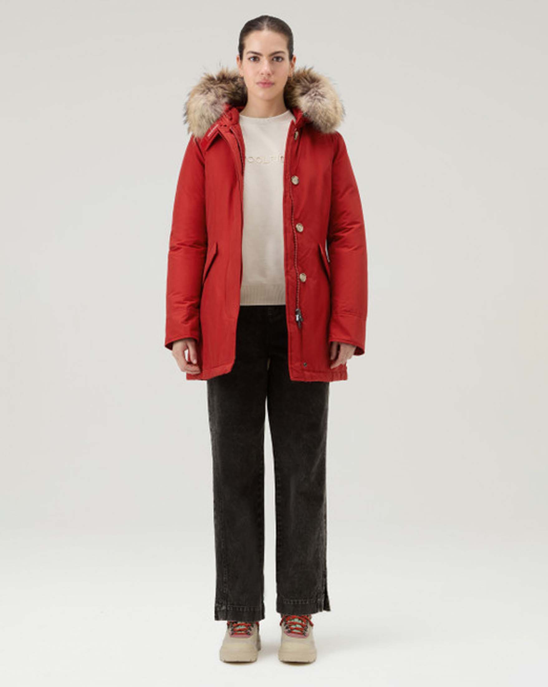 Arctic Parka Woolrich slim fit rosso imbottito in piuma naturale con bordatura in pelliccia image