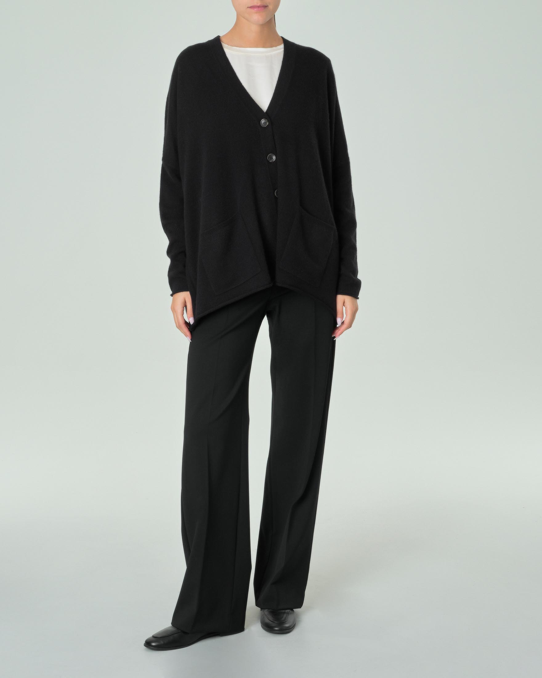 Maxi cardigan nero in puro cashmere con scollo a V image