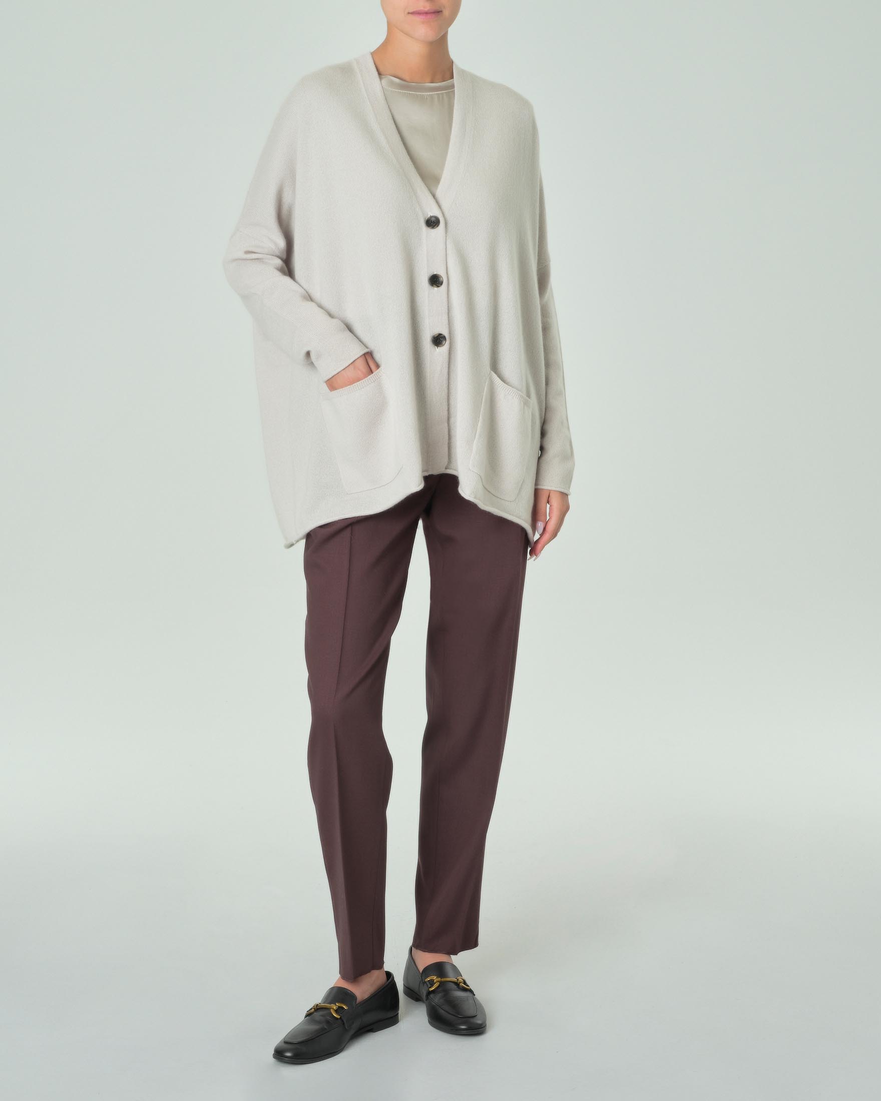 Maxi cardigan color gesso in puro cashmere con scollo a V image