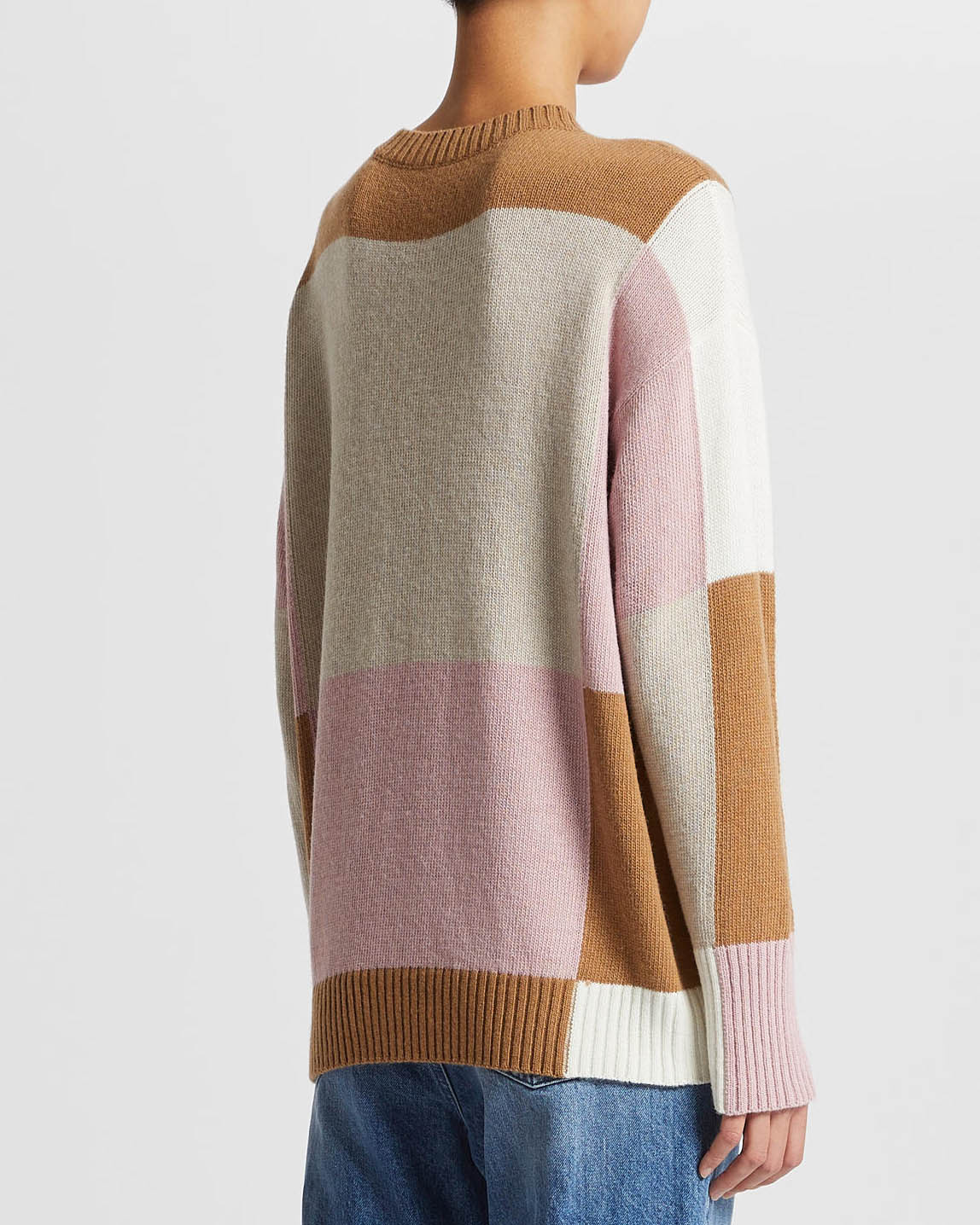 Maglia girocollo a blocchi di colore beige rosa e color cammello in misto lana e cashmere image