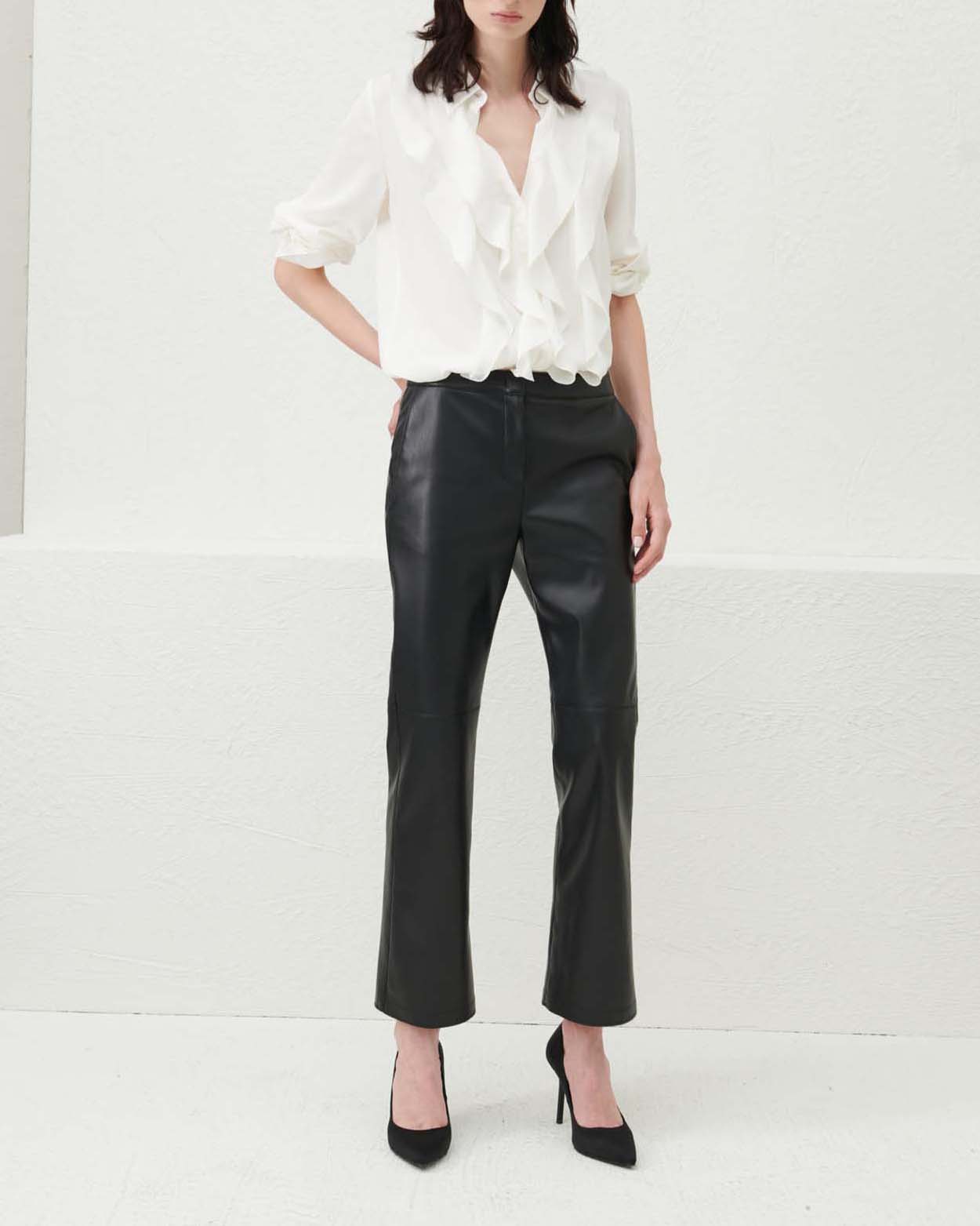 Pantaloni ecopelle neri on sale zara