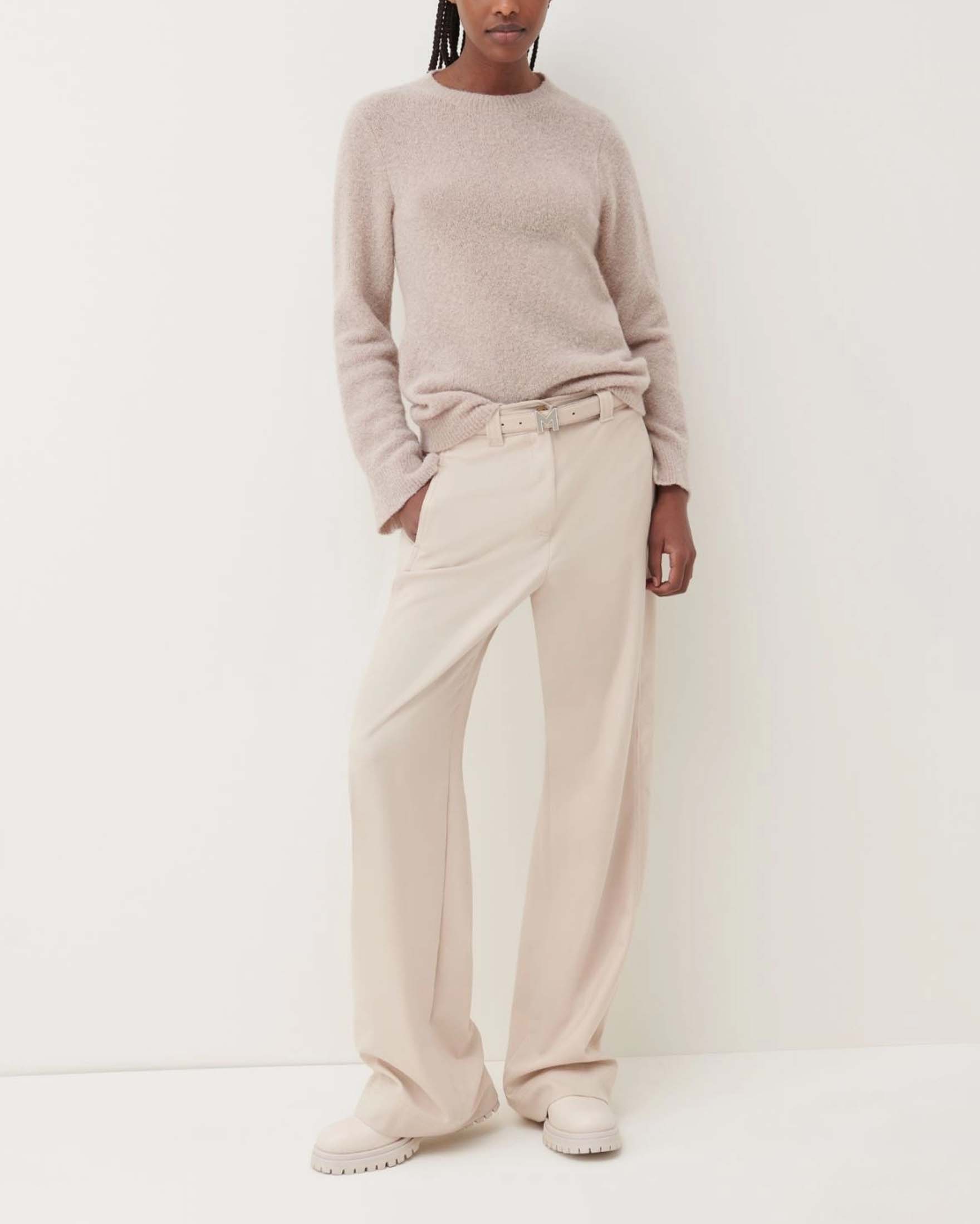 Maglia color sabbia in misto lana bouclè con scollo tondo Linea MONOCHROME