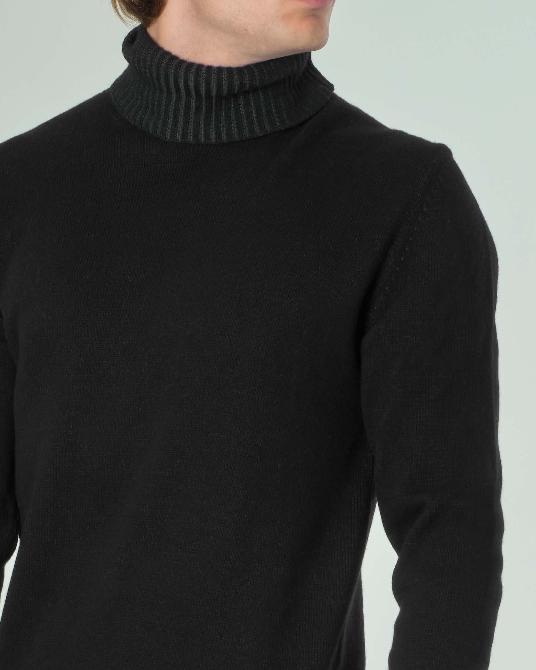 Dolcevita nero in misto lana e cachemire image