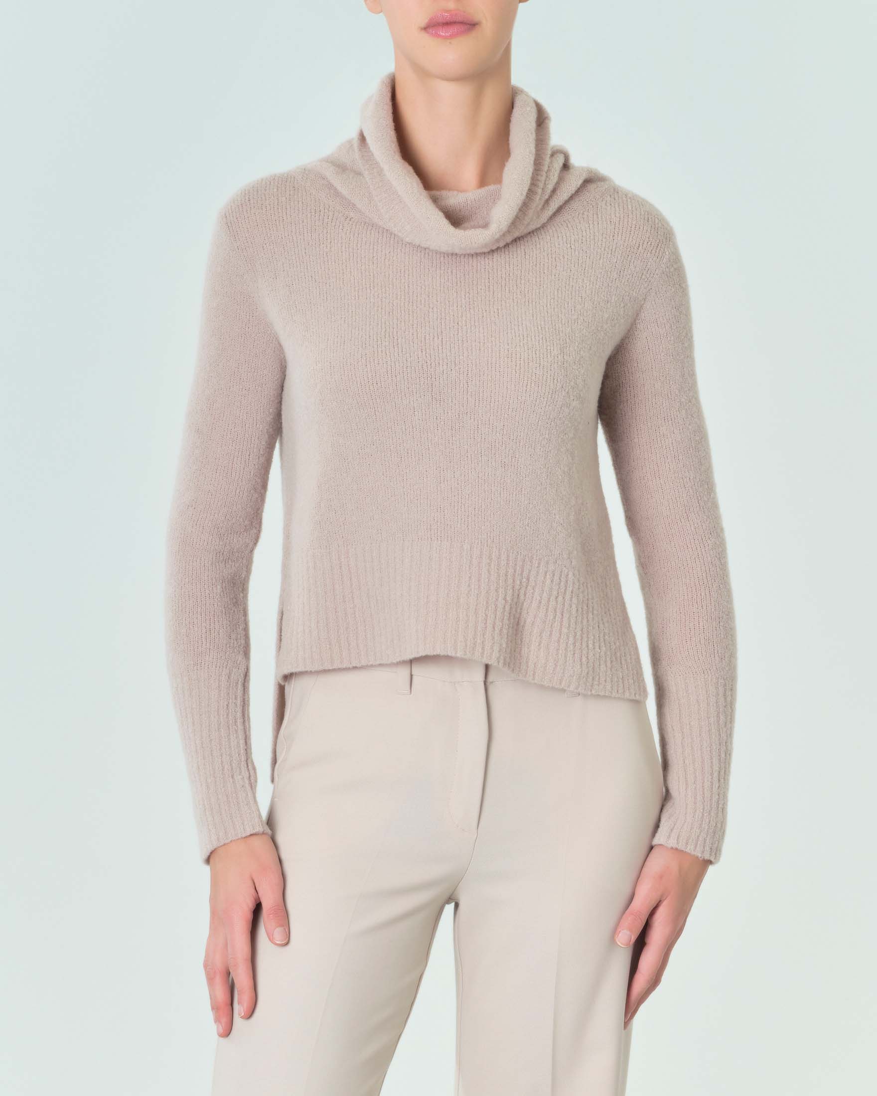 Maglia color sabbia in misto lana bouclè con collo a ciambella Linea MONOCHROME