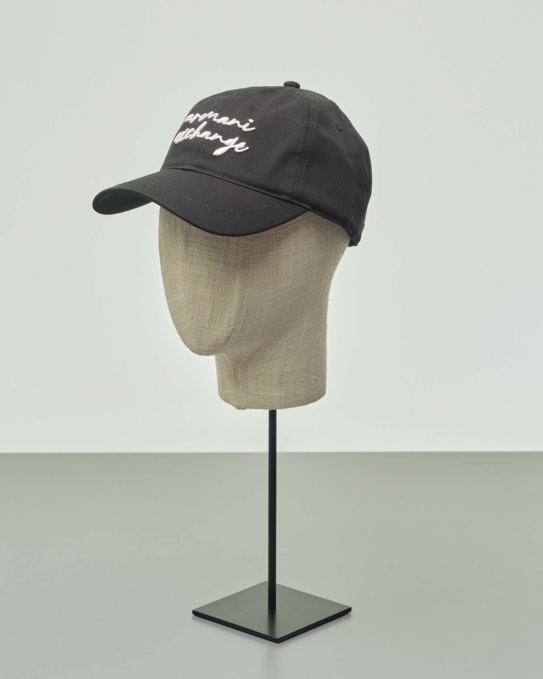 Cappelli uomo con outlet visiera armani