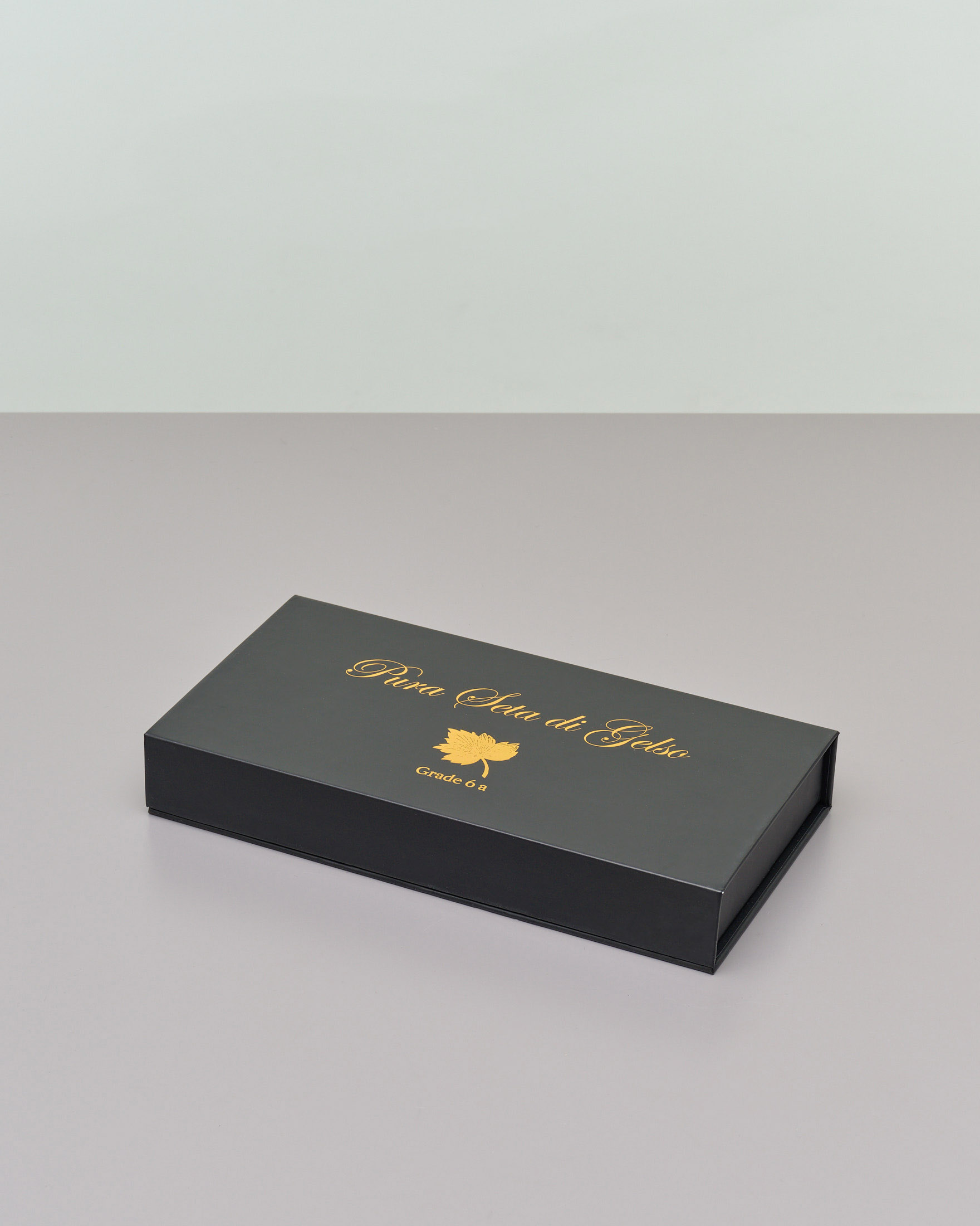 Cofanetto federa, mascherina e scrunchie color argento in pura seta di gelso