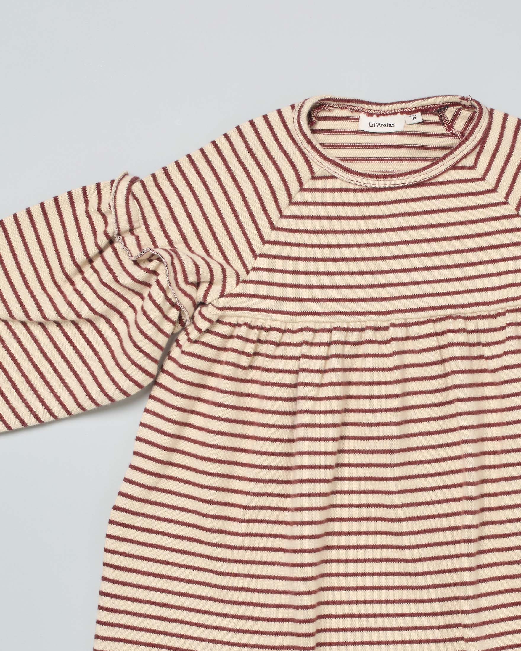 Abito beige in cotone con motivo rigato bordeaux all-over e manica bishop  image