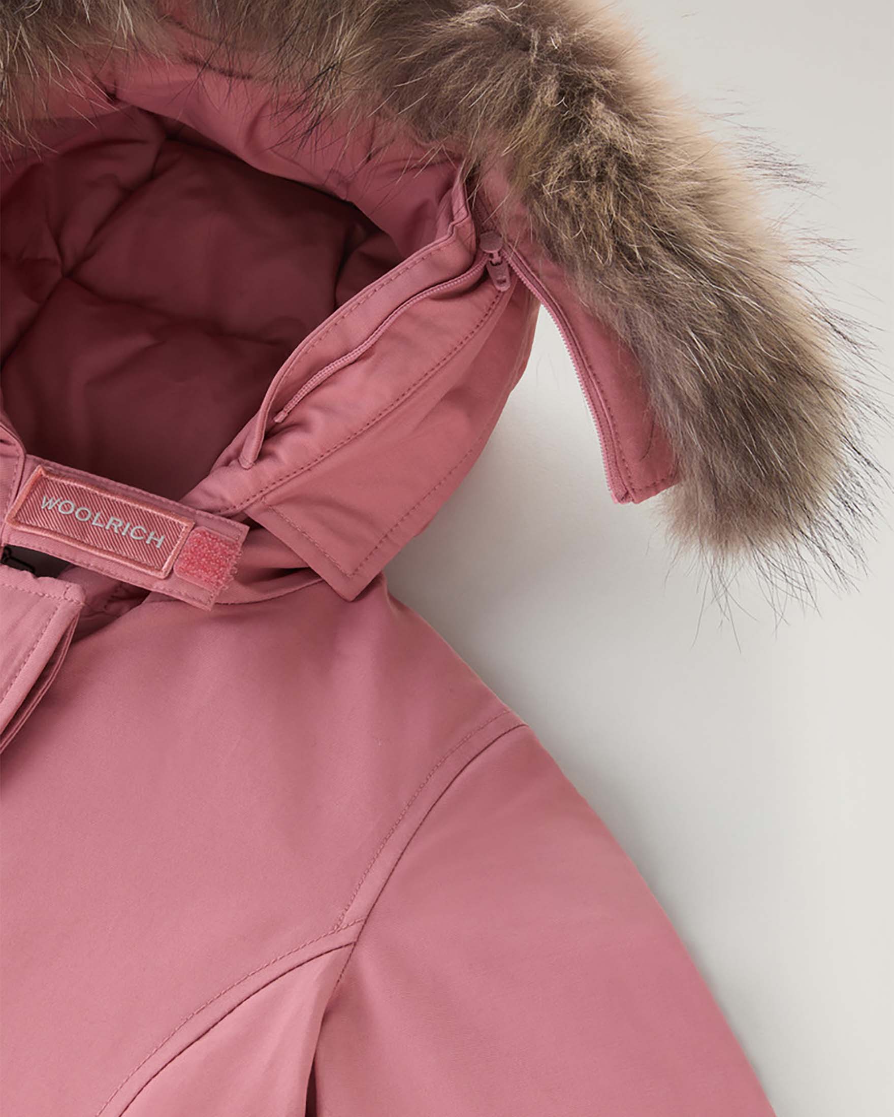 Arctic Parka Woolrich rosa antico con pelliccia racoon staccabile