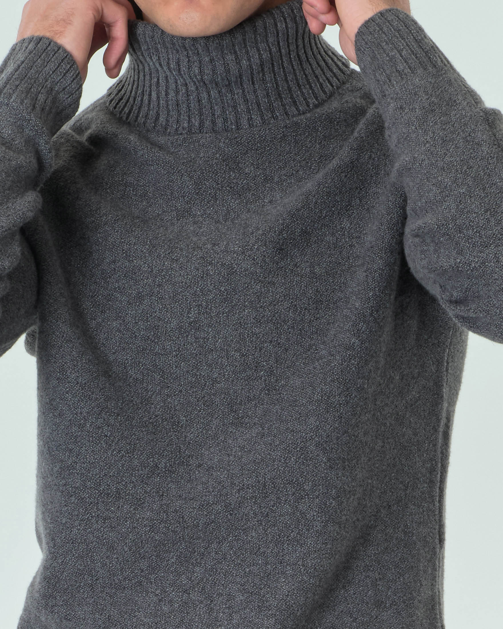 Dolcevita grigio antracite in cotone stretch bouclé image