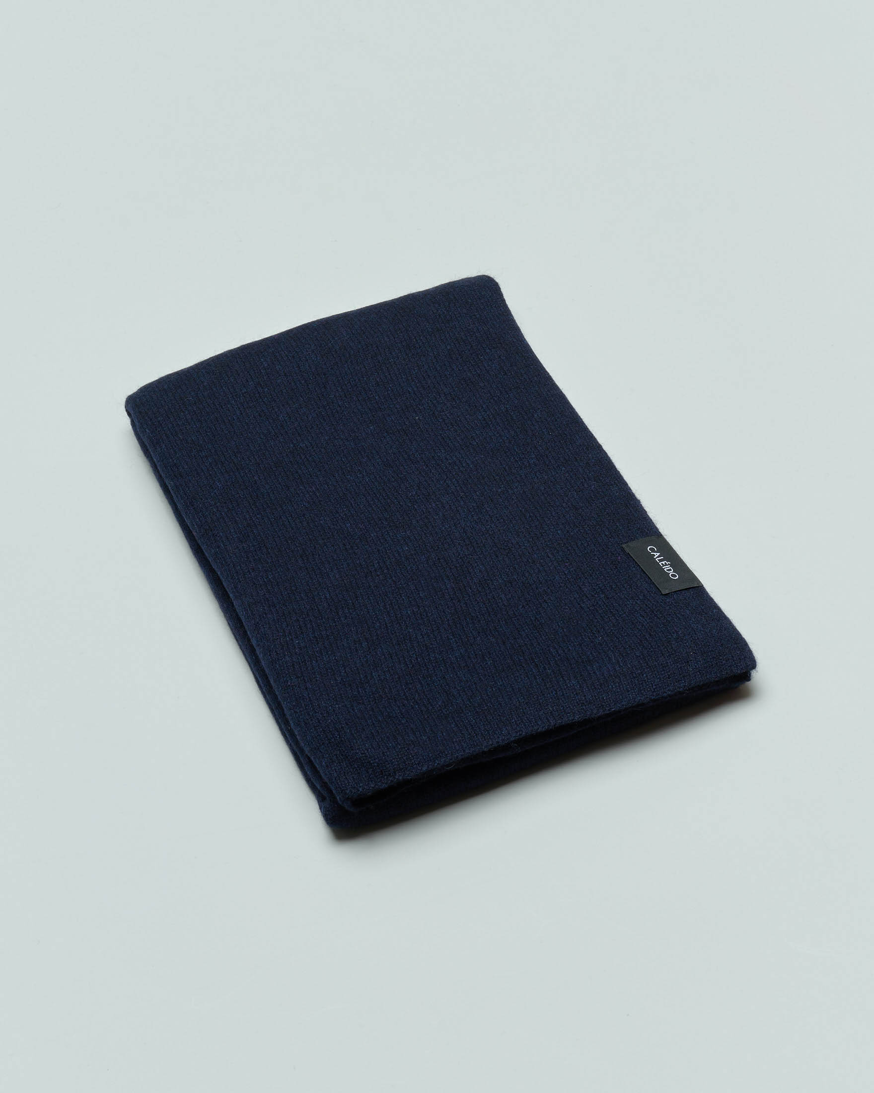 Stola blu in puro cashmere a costine