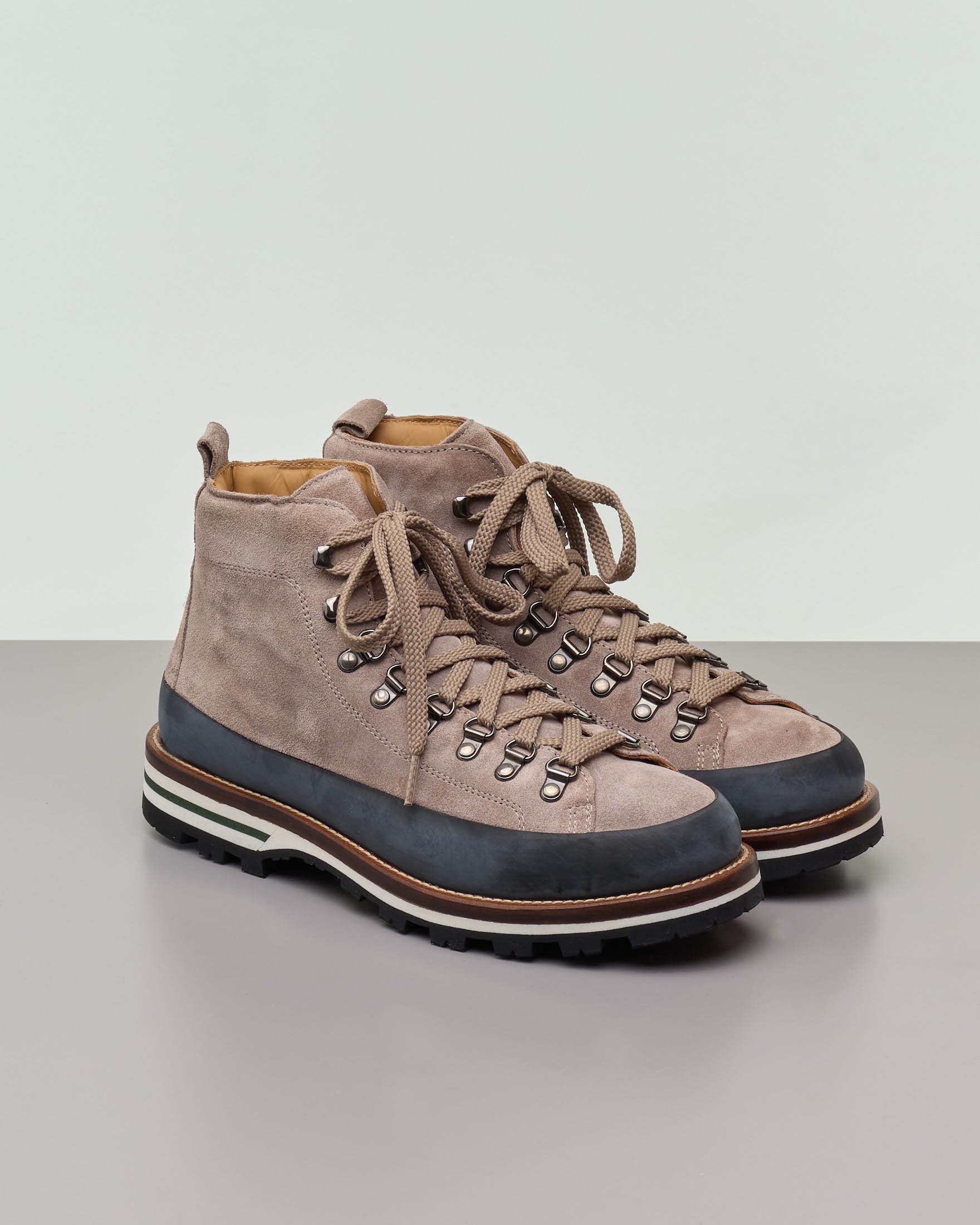 Pedula Mon Piz Lussari in pelle scamosciata color tortora con bordo nero