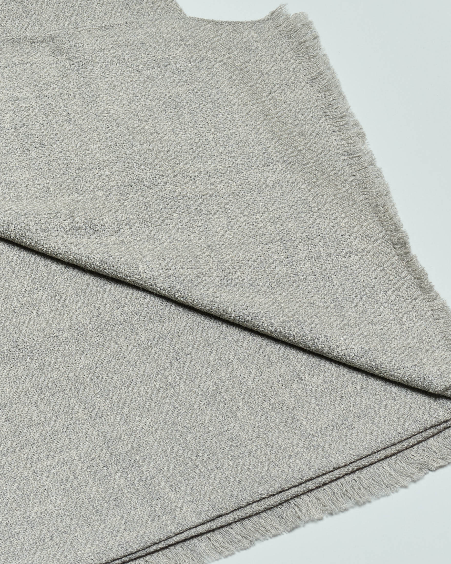 Sciarpa Raja grigio chiaro tinta unita in pura lana