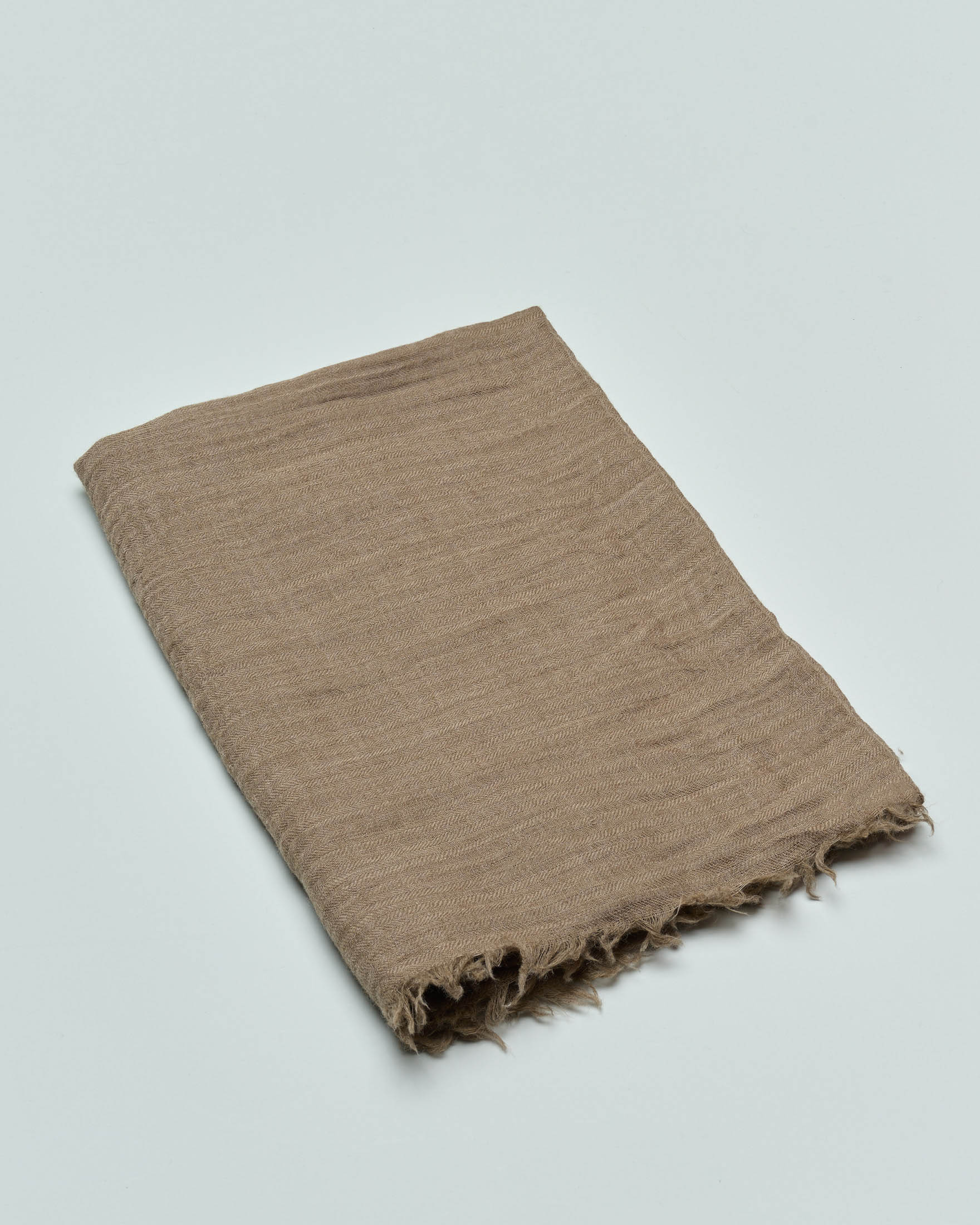 Sciarpa Raja color noce in pura lana rifinita con frangette