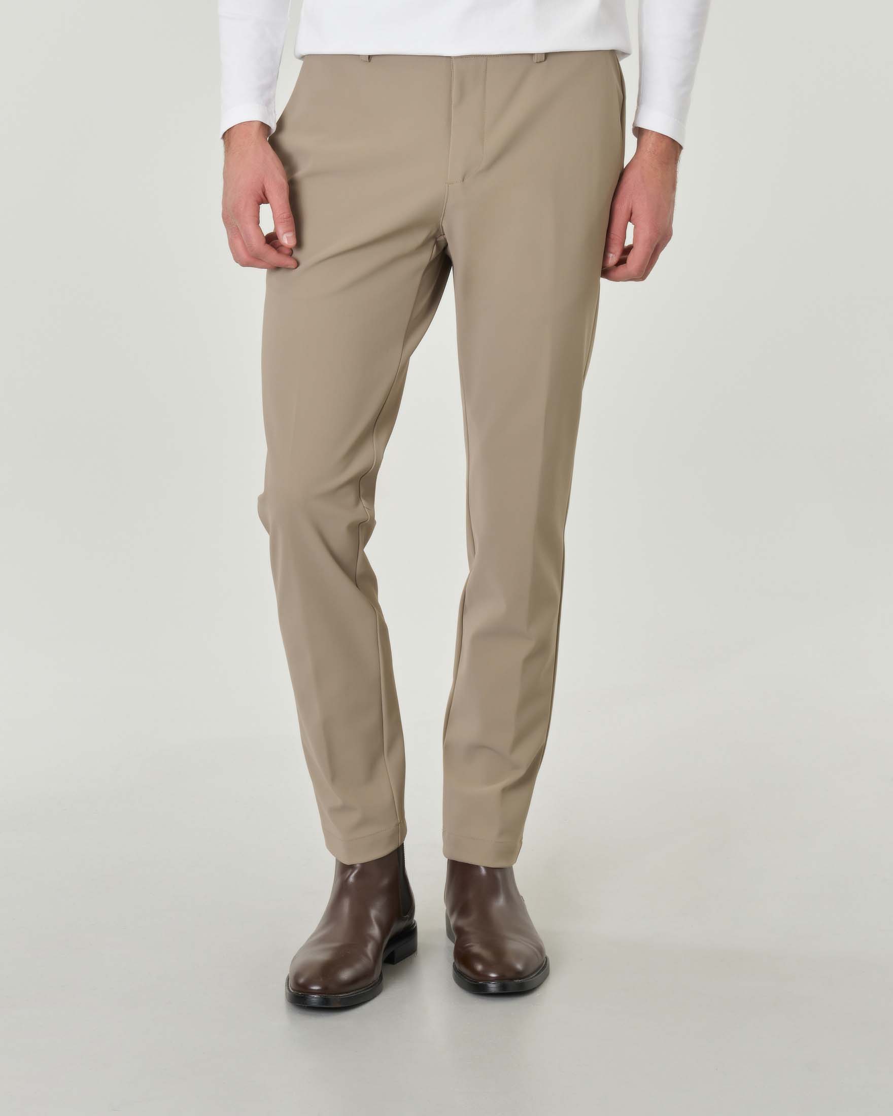 Pantaloni slim fit color noce in tessuto tecnico doppiato